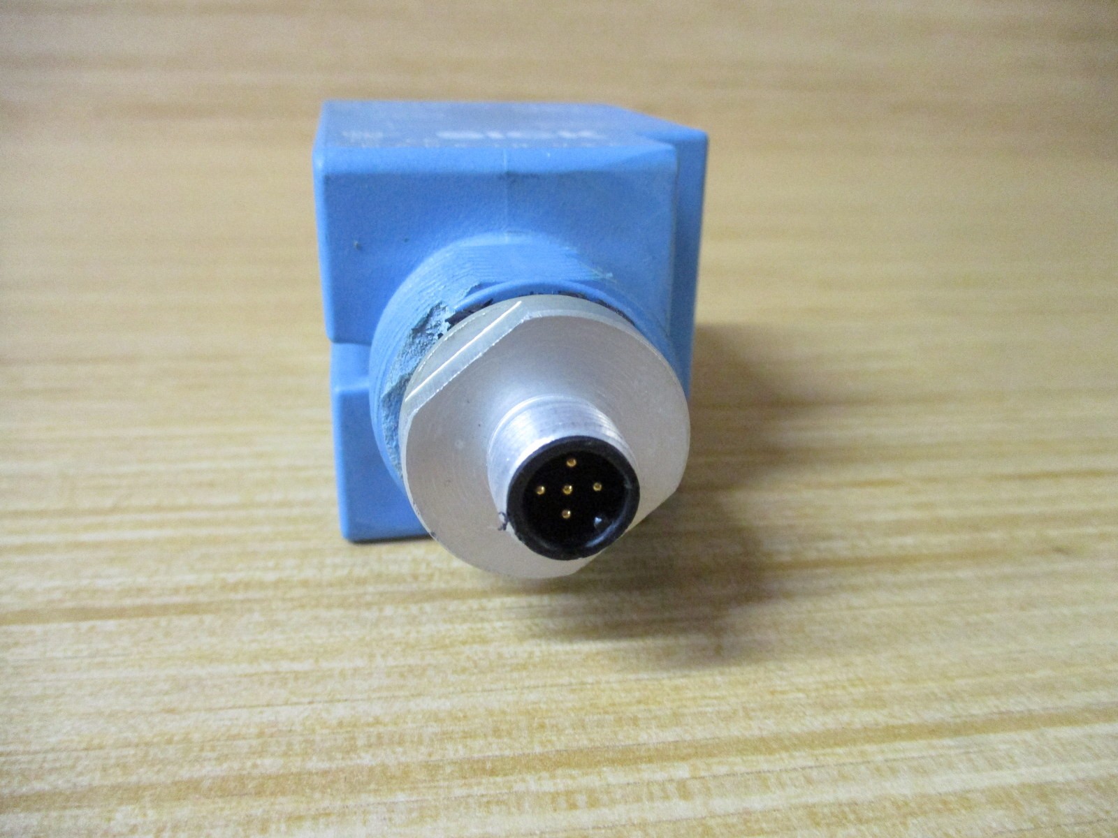 Sick WL2000-B5300 Photoelectric Sensor WL2000B5300 Chipped, W/O Nut