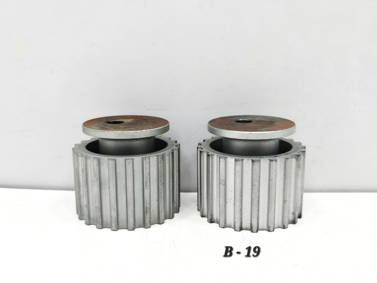 21785485 PULLY FOR FRC STEYR MOTOR LOT OF 2