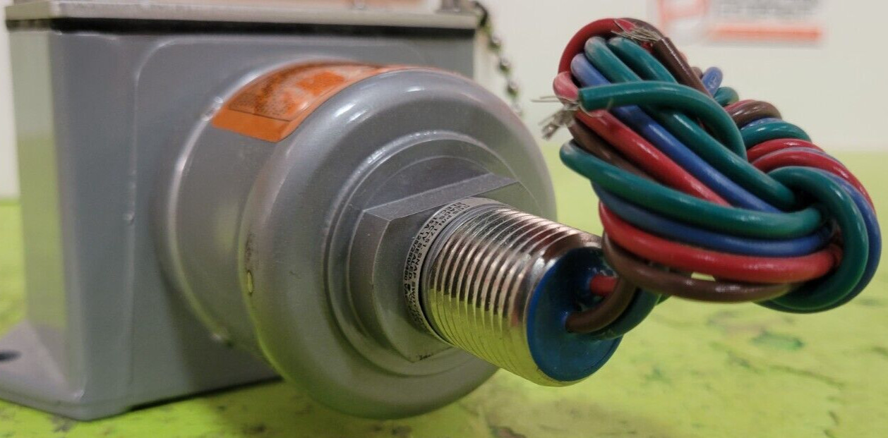 🟠CCS, 646GZE1-7011 DUAL SEAL PRESSURE SWITCH PESSCO IS OFFERING 1 V122123-2 🗽