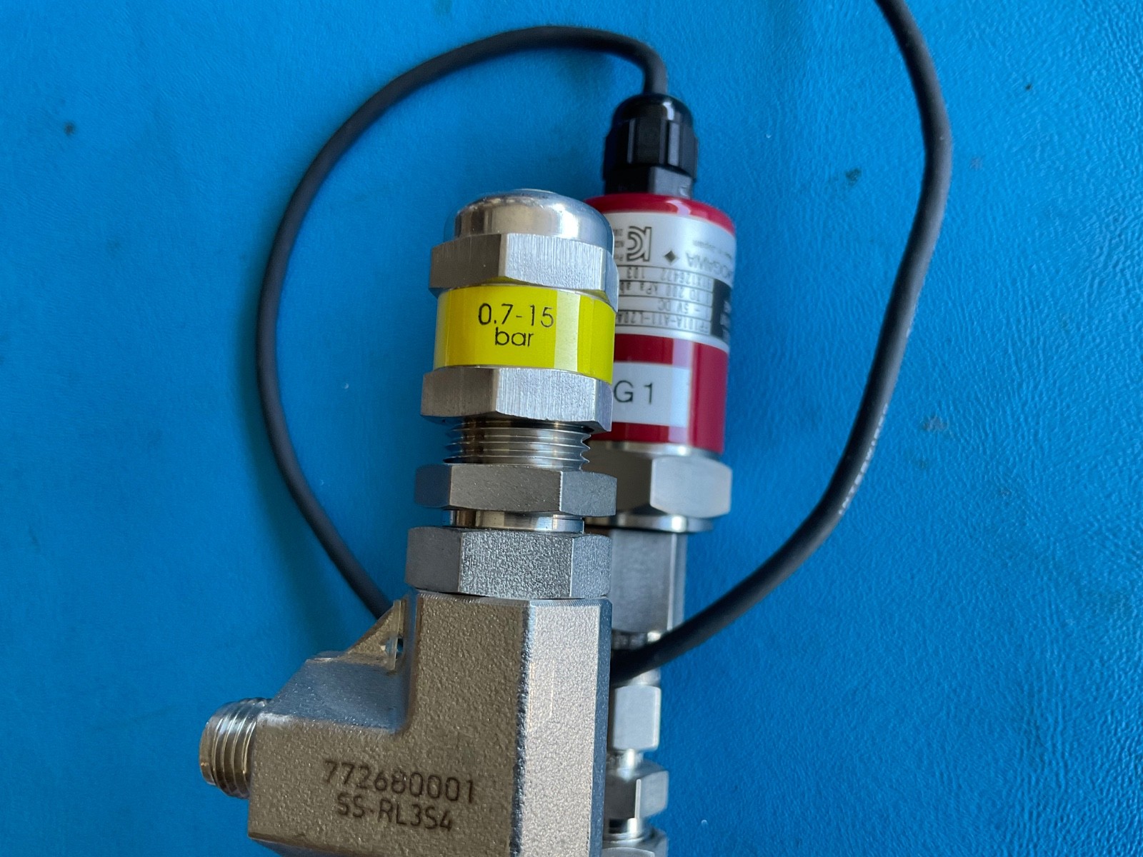 YOKOGAWA FP101-A11-L20A*B 1-5V DC 0 TO 200 kPa abs SWAGELOK RL3 10-225 SS-RL3S4