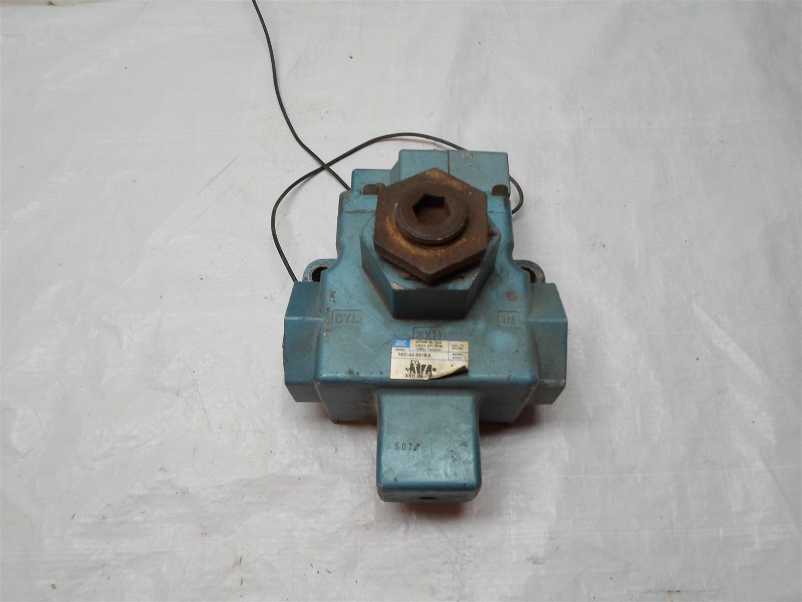 Used: MAC Model 58D-42-551BA, Vac to 150 PSI, With 250B-551BAAA 25-250PSI 12VDC