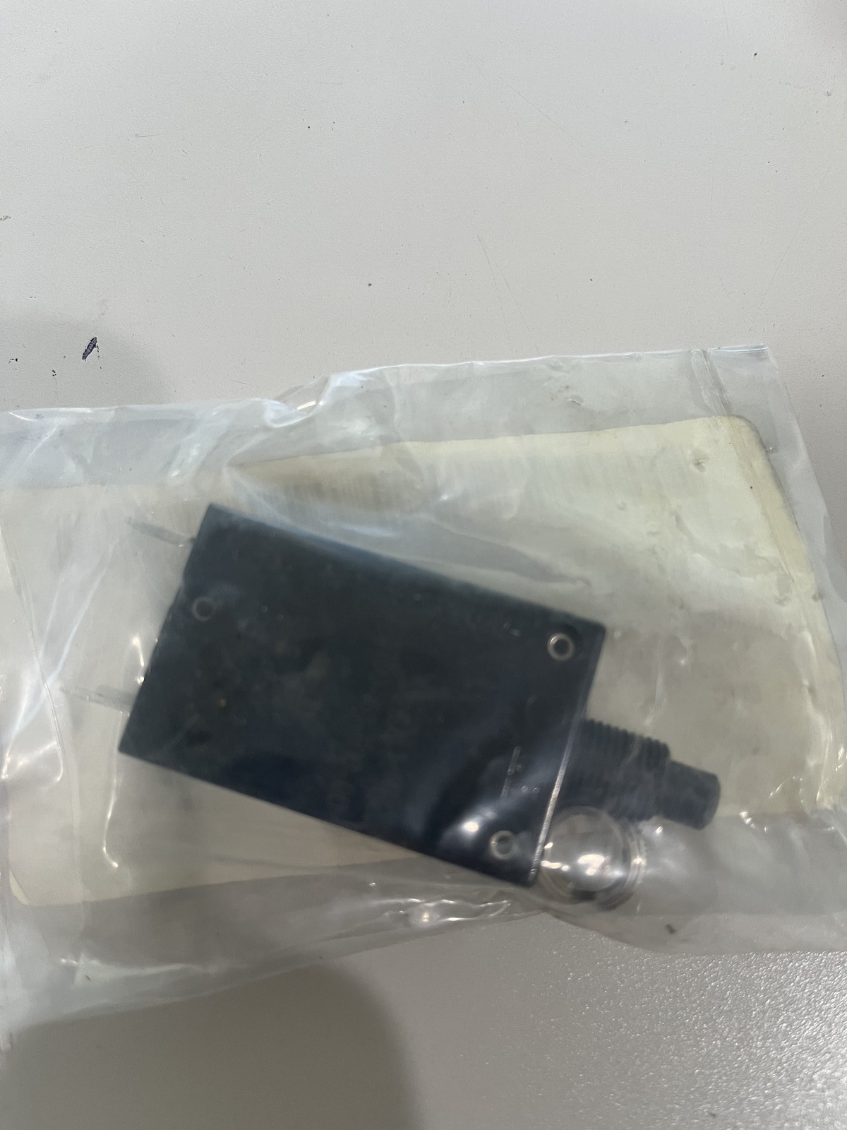 DIVERSIFIED AEROSPACE SERVICES LLC 2-5700-IG1-P10-DD-25A CIRCUIT BRAKER