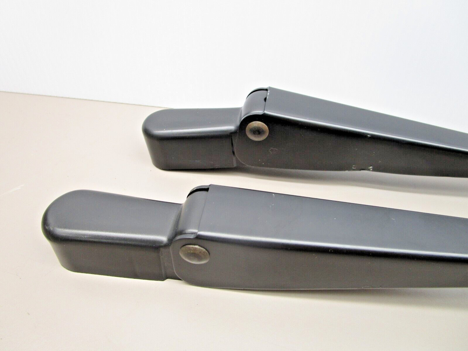 Bosch 3-398-100-098 Pantograph Wiper Arm 28″ Dual Leg Straight 7/16″ Mount 730mm