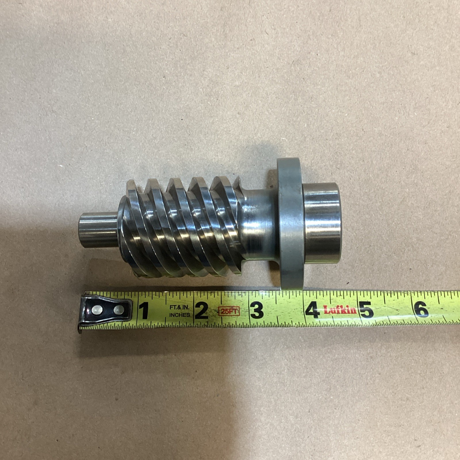 V79580 WINCH WORM GEAR 326200 4 1/2” LENGTH 5/8″ SHAFT 4-3/4″x2-7/8″ GEAR