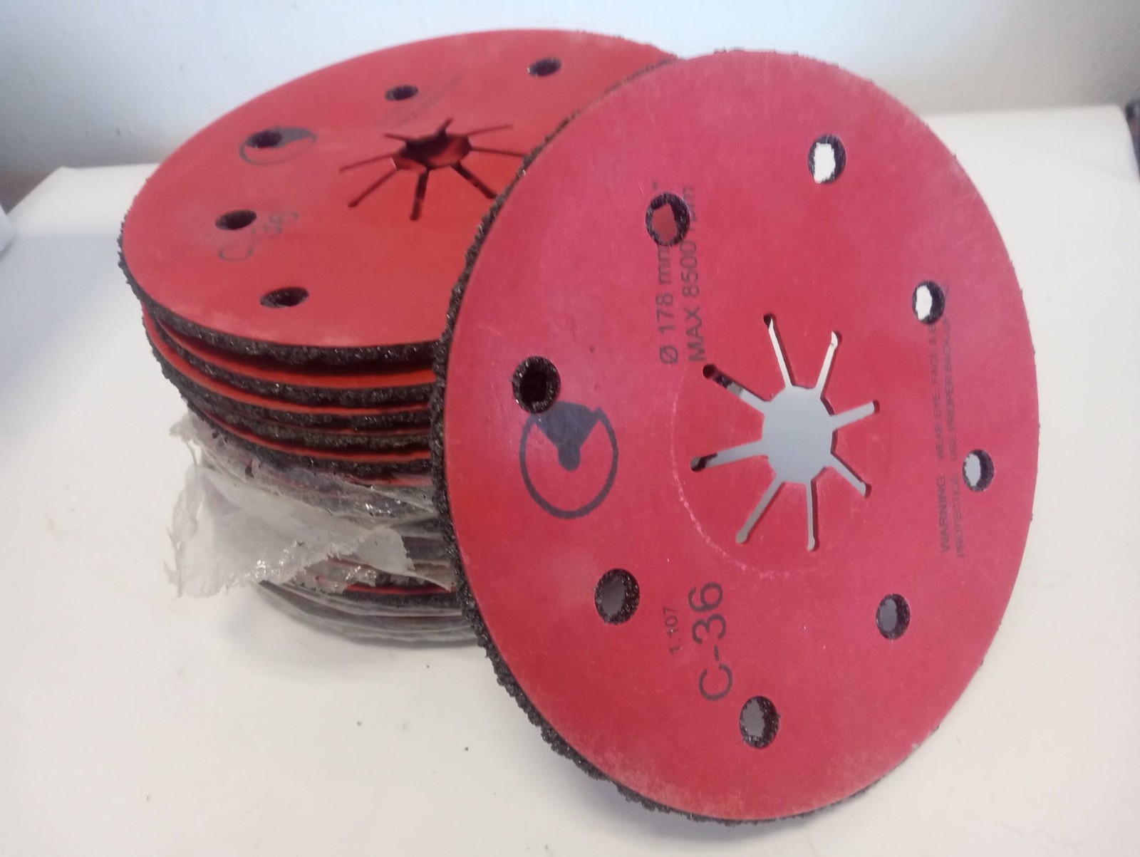 AA ABRASIVE 89063 7×7/8 36 Grit Silicon Carbide Semi-Flex Disc with Red Fiber