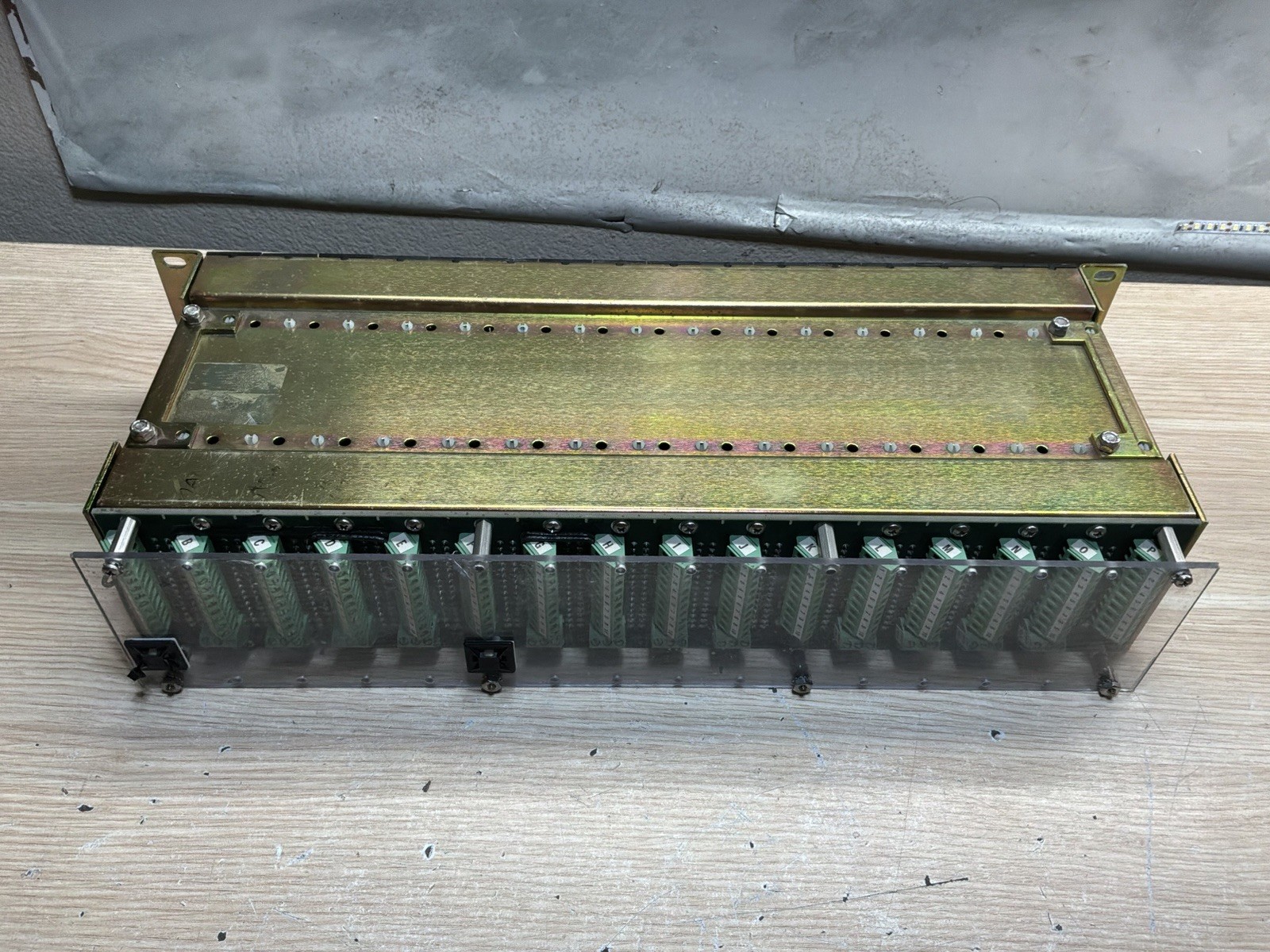 COMPLETE ALLESTEC 800-1690 16-SLOT FIRE ALARM CONTROL UNIT RACK/JUA3401