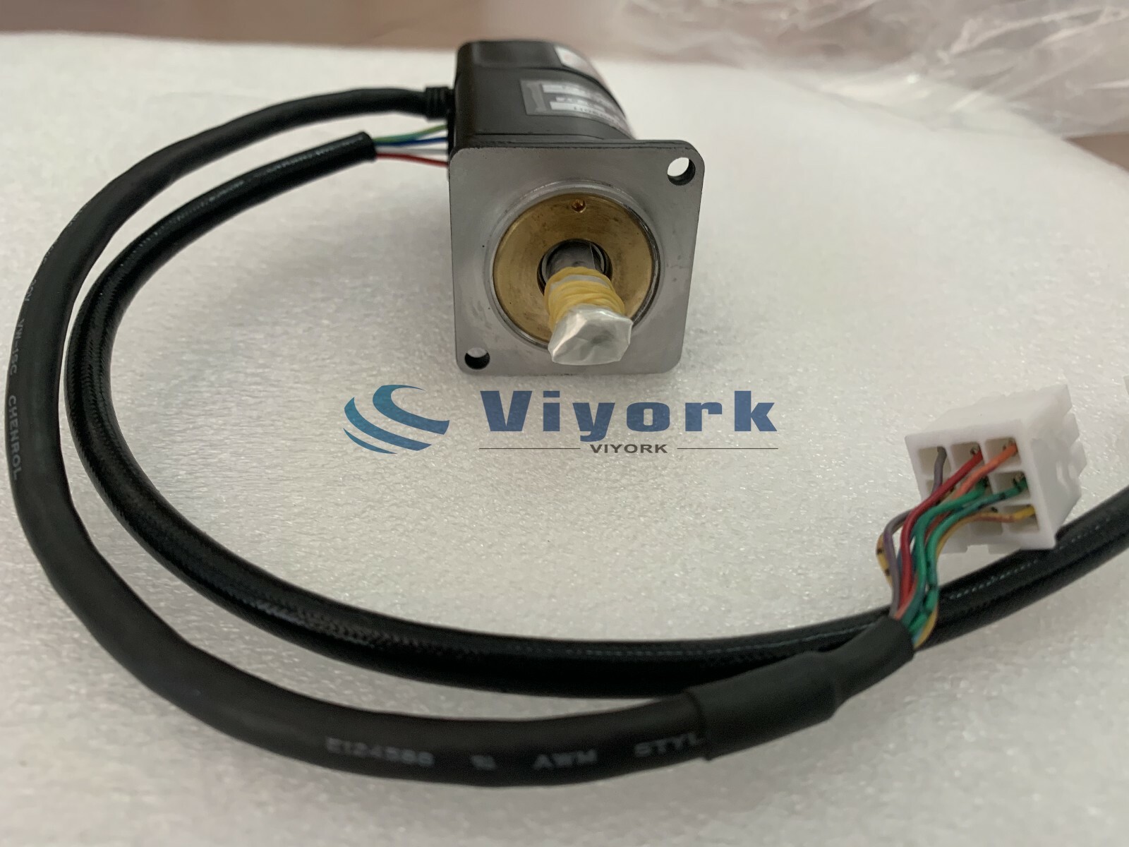 Omron R88M-UE10030V-S1 AC SERVO MOTOR 100W / 200V / UE SERVO / CE NEW