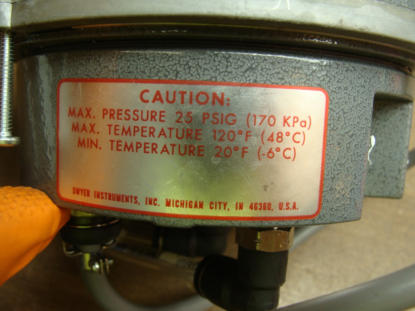 DWYER PHOTOHELIC SERIES 3000MR COMPACT DIFFERENTIAL PRESSURE GAUGE 0-3 IN WATER