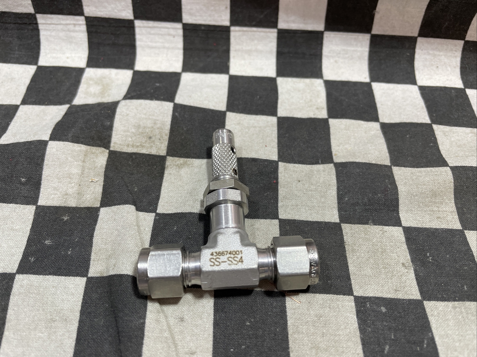 SWAGELOK Medium Flow Metering Valve, SS-SS2 & SS-SS4, LOT OF 2, SHIPSAMEDAY #F9C