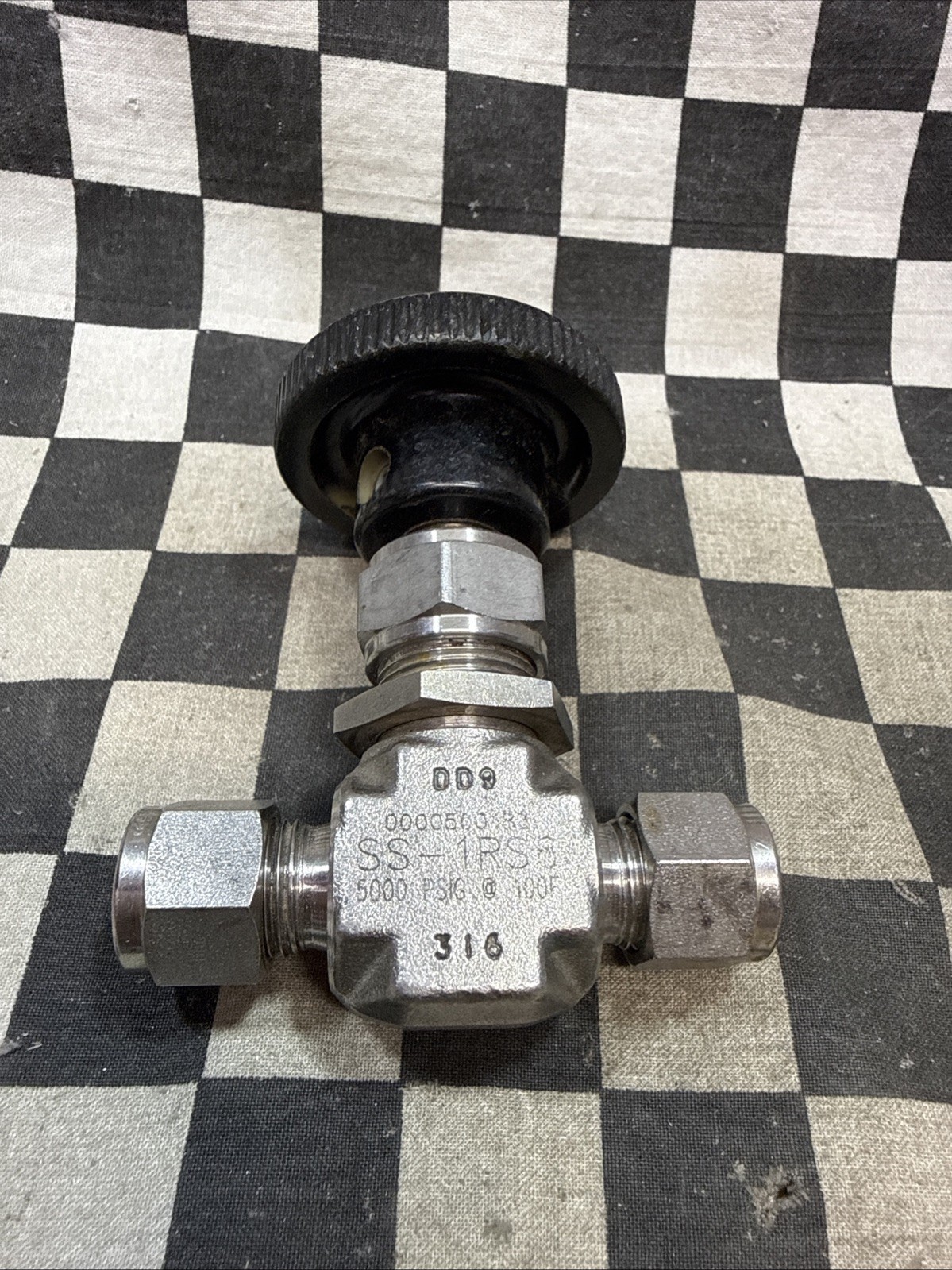Swagelok SS-600-3 & SS-1RS6, Elbow & Needle Valve, LOT OF 2, SHIPSAMEDAY#133N6