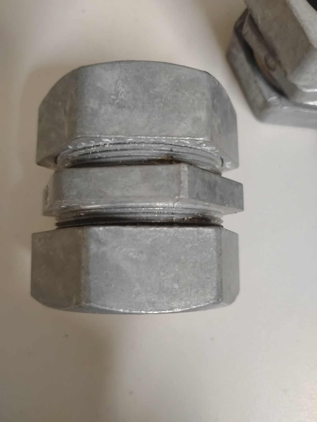 Lot Of 4 1′ EMT Zinc Die Cast Compression Coupling. New