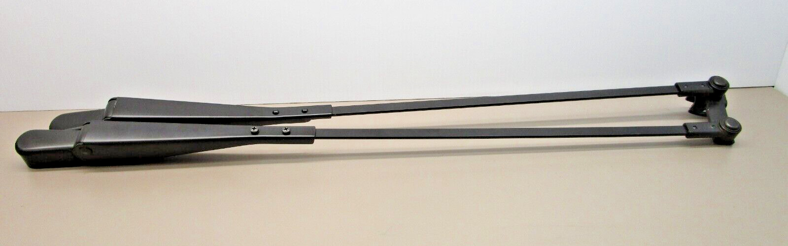 Bosch 3-398-100-098 Pantograph Wiper Arm 28″ Dual Leg Straight 7/16″ Mount 730mm