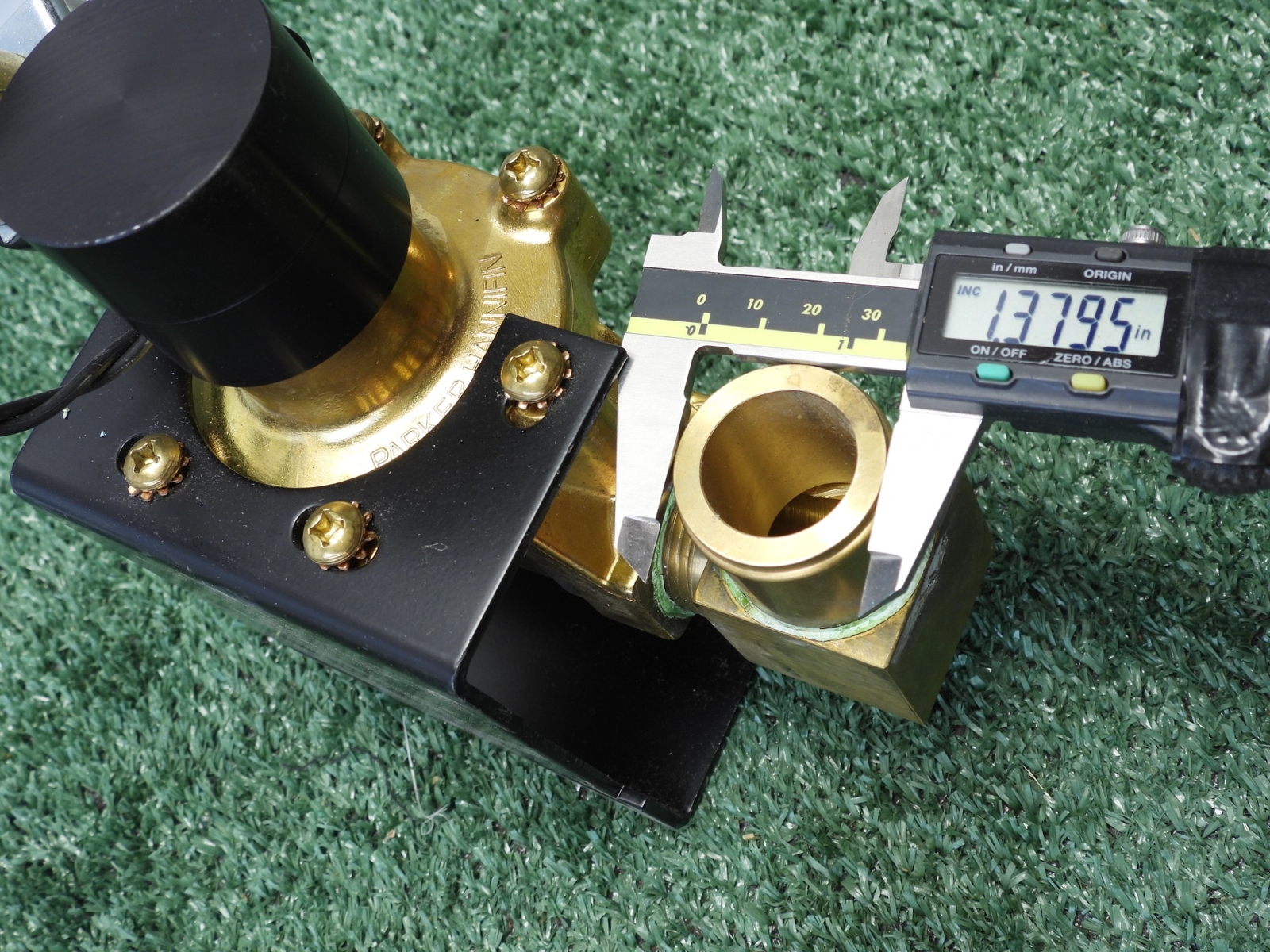 Parker Hot Water Heater Valve, 24V Solenoid, 1-3/8″ Hose Connections, Brass