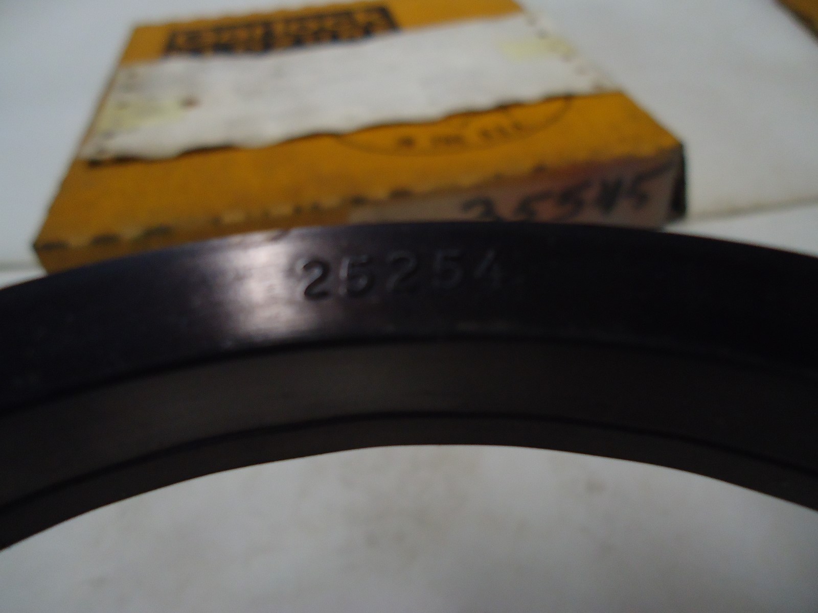 GARLOCK KLOZURE OIL SEAL 23 X 9760 5-9/16 X 6-9/16 X 1/2 5.562 X 6.562 X .500