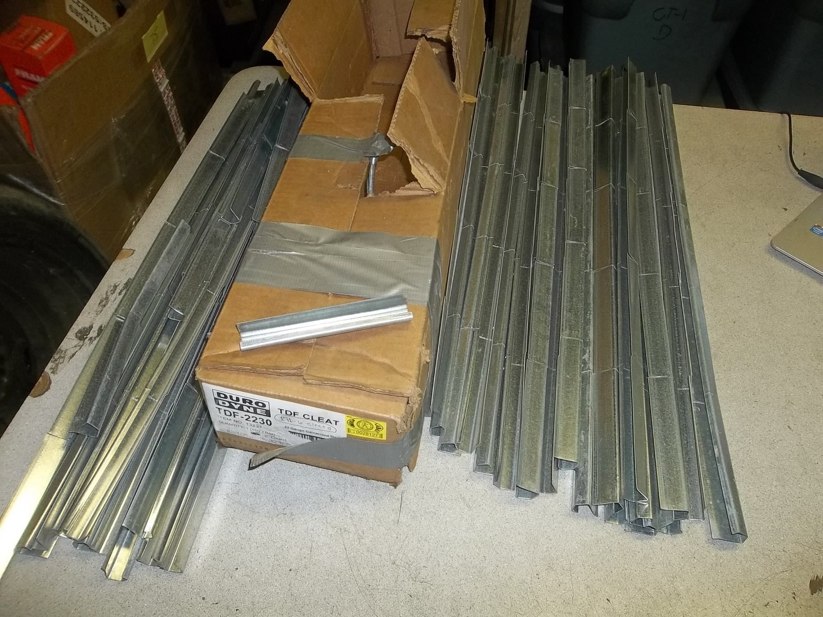 Duro Dyne TDF-2230 TDF Cleat 13231 Lot of 171 6″ 22-Guage Galvanized Steel