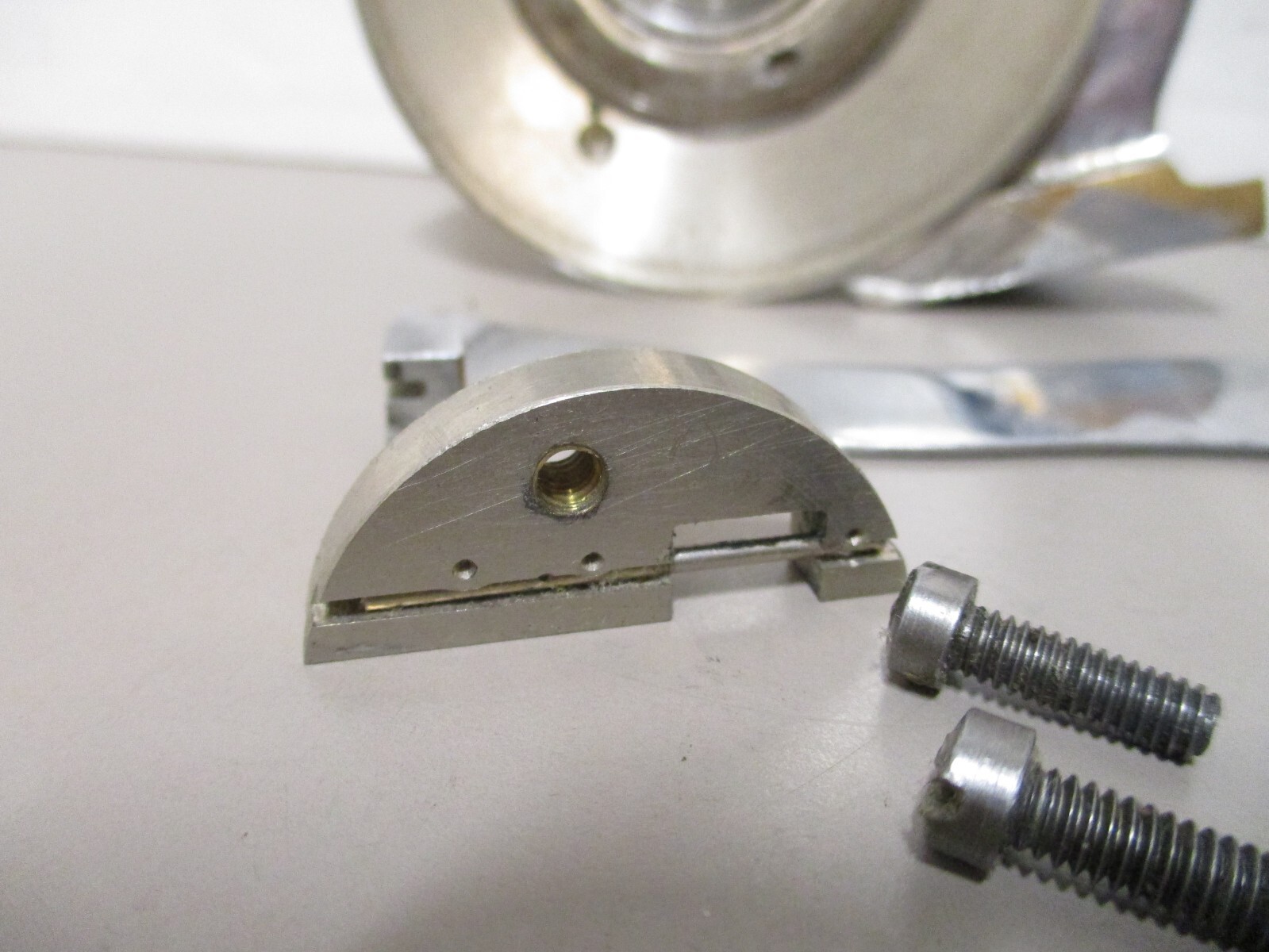 Gearbox Cutter Wheel Carrier 4″ for Vintage Wolf Model R Electric Fabric Cutter