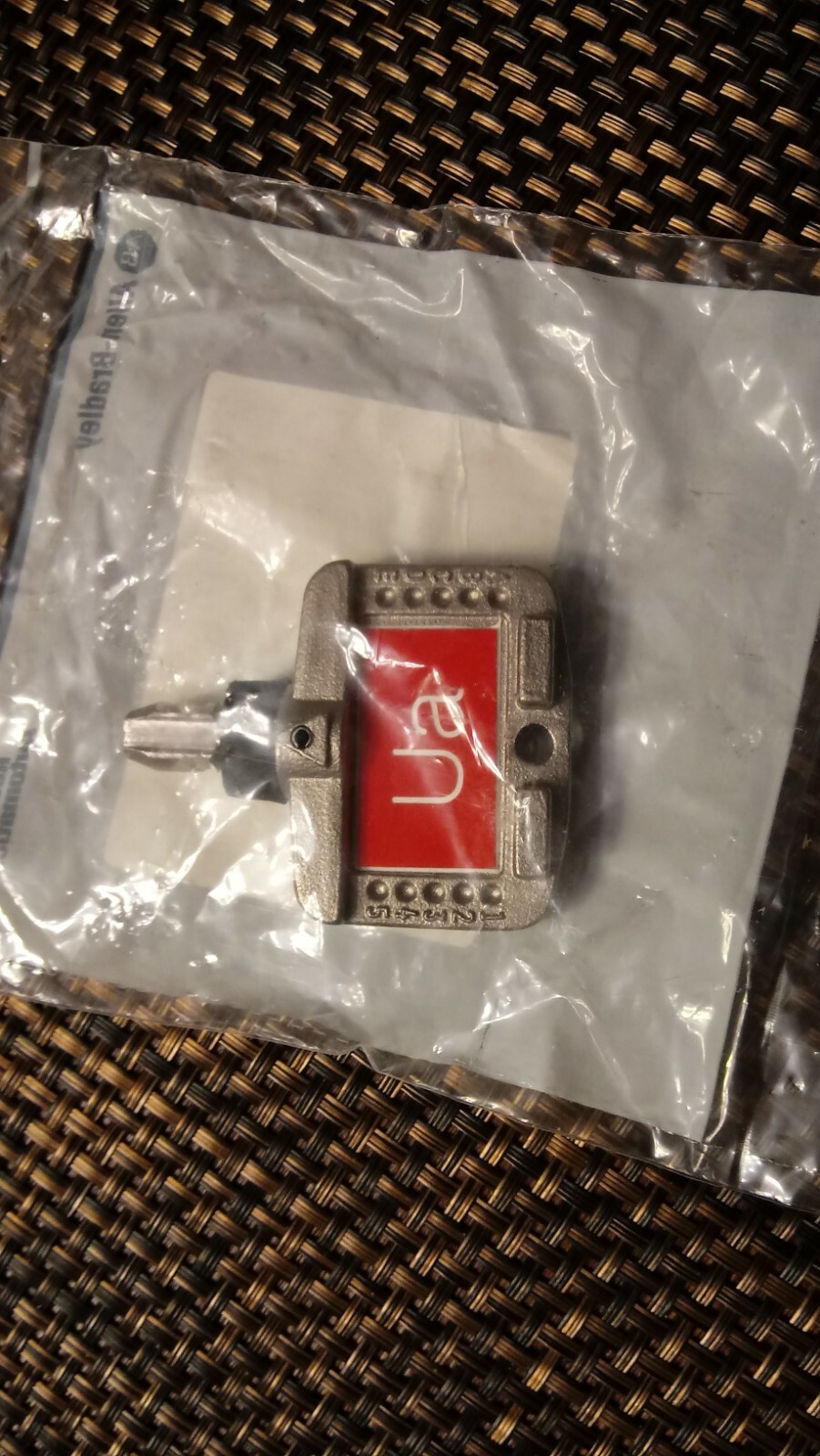 New Allen Bradley 440T-AKEYE100UA 440T-AKEYE100 “Ua” Interlock Key – KEY ONLY