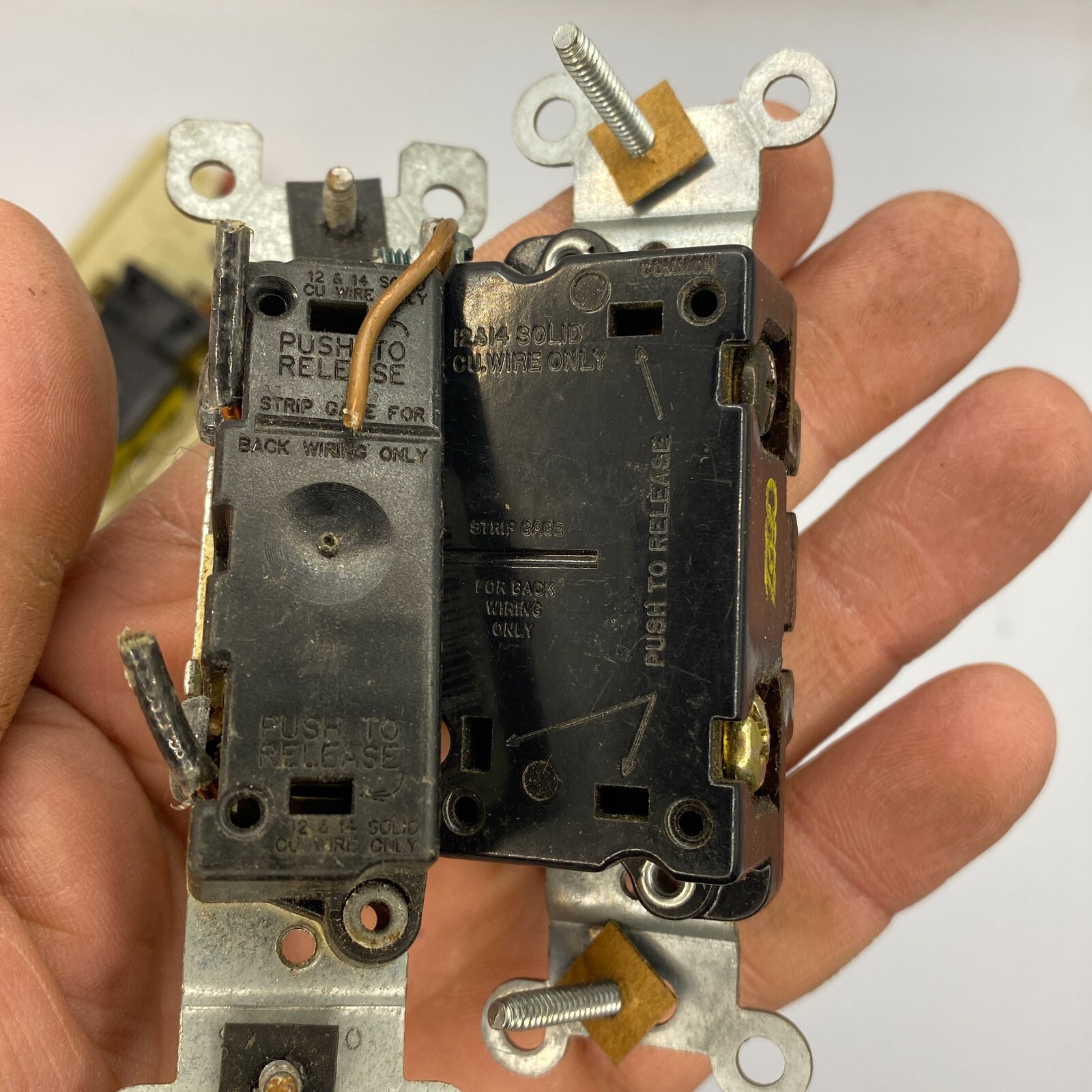 Mixed Leviton(2) Toggle Light Switch 15A-120V,Switch Leviton, Eagle(2)LOT OF 5🔔