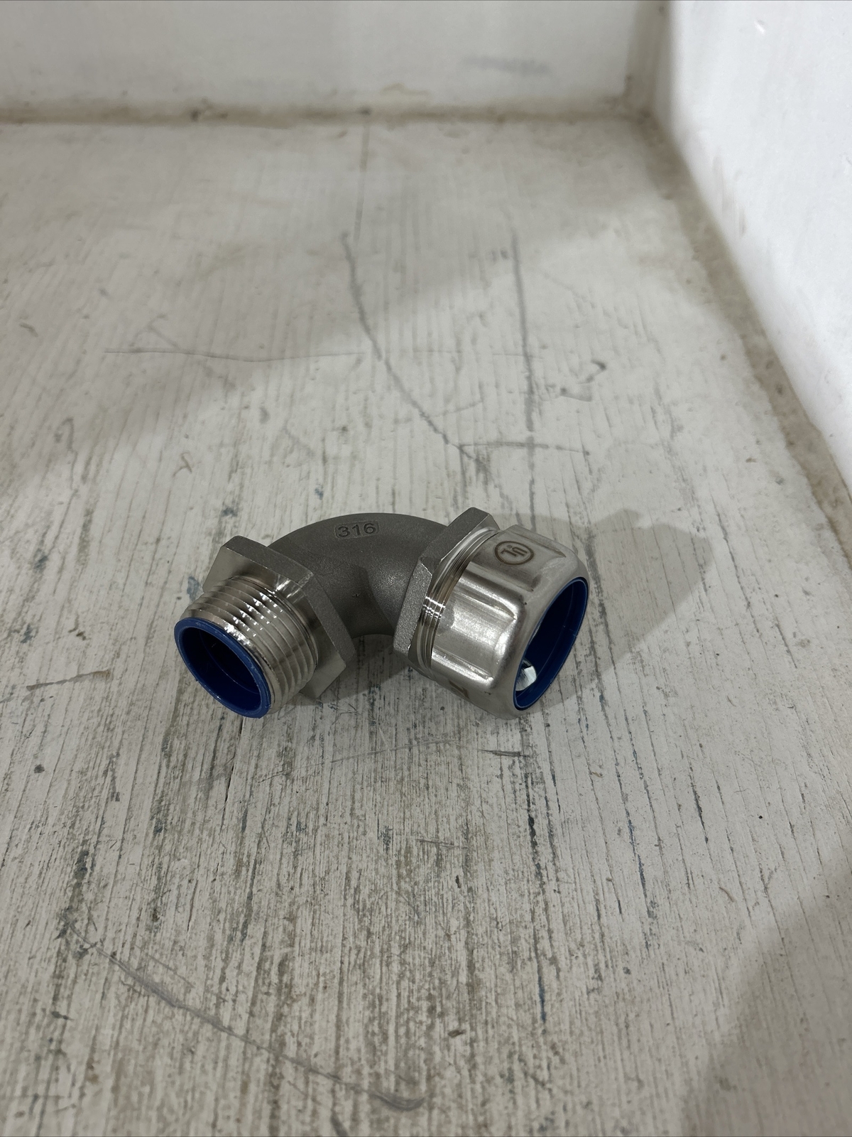 T&B 1″ 90 DEG 316 SS LIQUIDTIGHT STAINLESS STEEL FITTING (SP154)