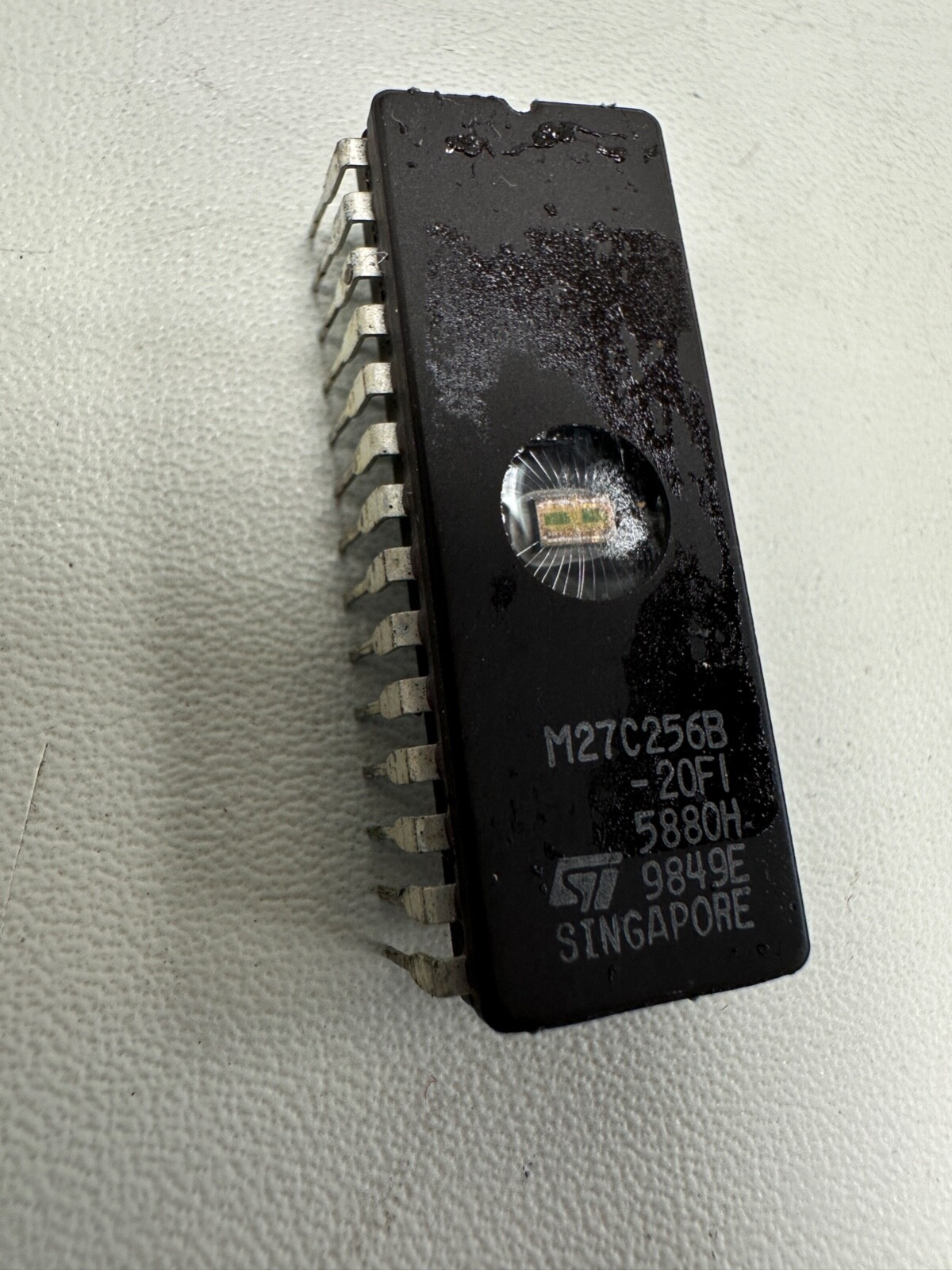 ST MICRO M27C256B-20F1 EPROM, 32K x 8, 28 Pin, Ceramic, DIP; LOT OF 12