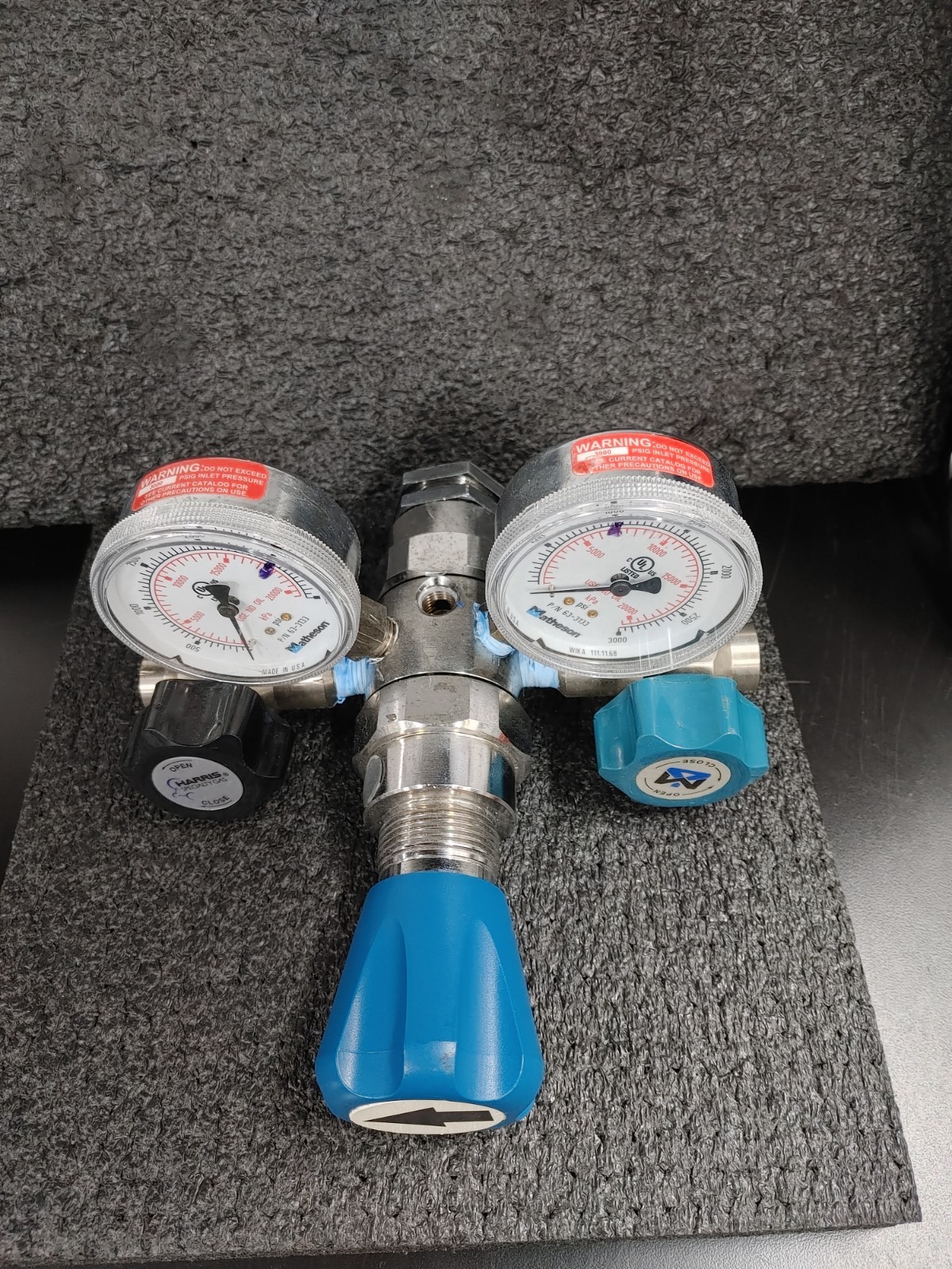 MATHESON High Purity Regulator with HARRIS Valve and Pressure Gauges