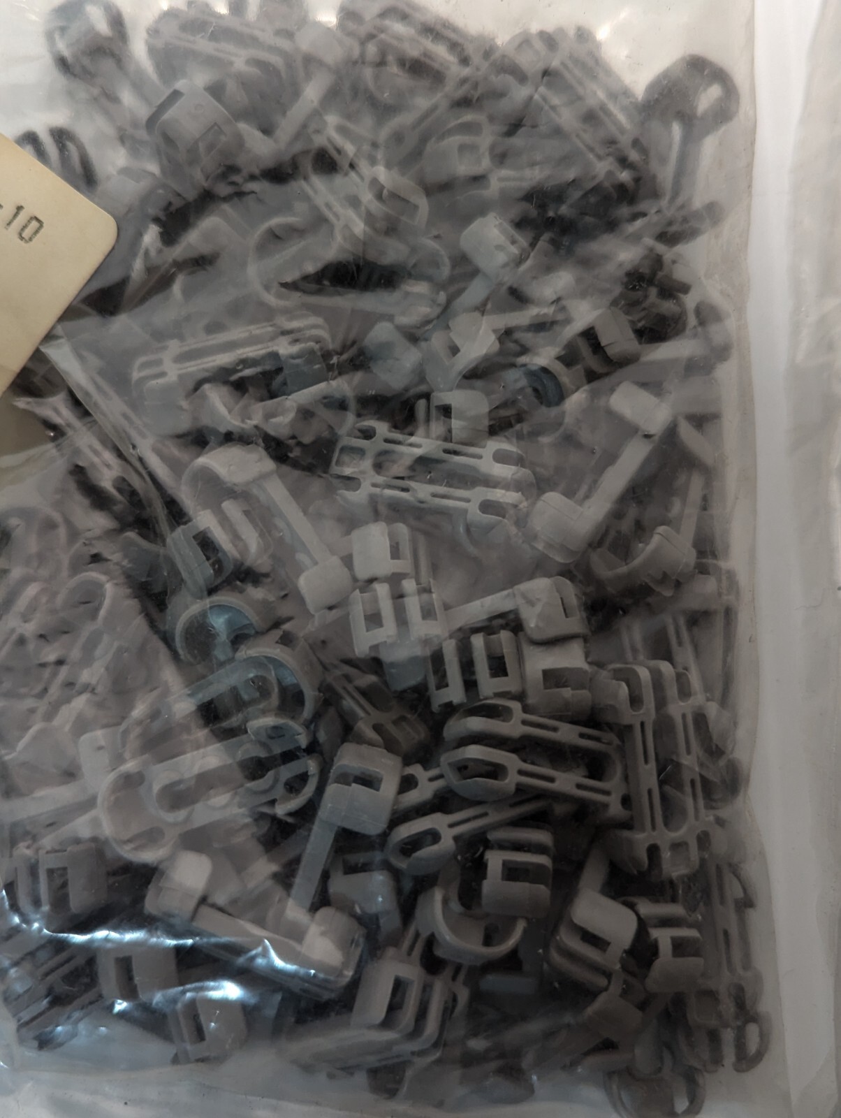 (100-Pack) Yazaki 7157-6827-10 Rear Space Holders Automotive Connector
