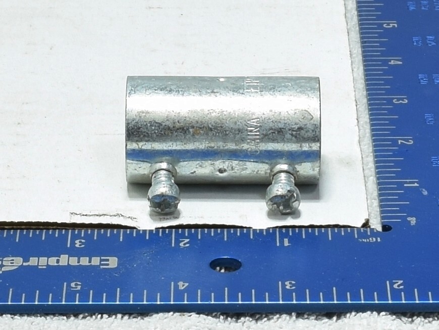 Lot (27) EGS 5050S 1/2″ EMT Coupling