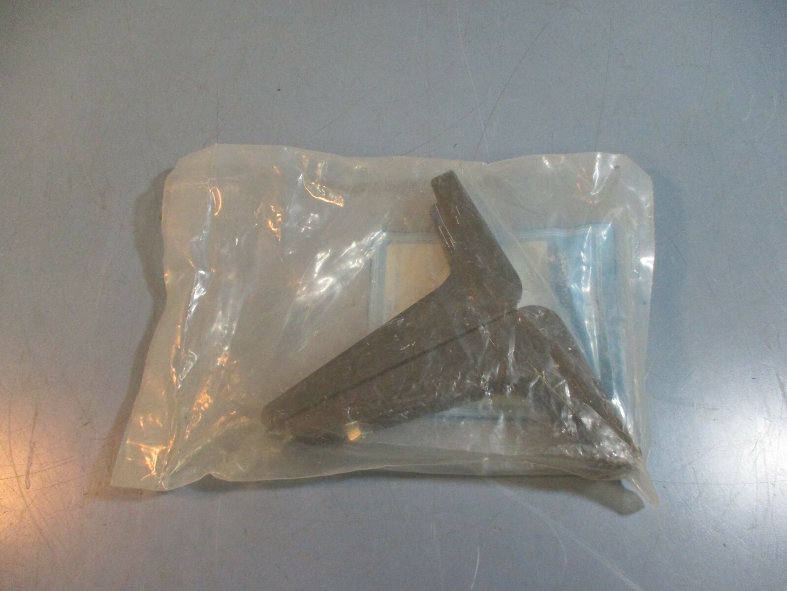 Valu Guide VG-245-JJ-BK-MC Plastic “L” Bracket FACTORY SEALED
