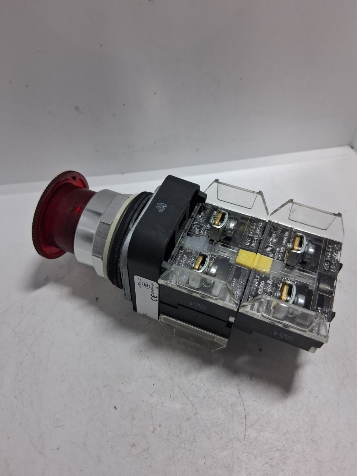 ALLEN BRADLEY 800T-FXTQ24RA5 PUSH PULL TWIST ILL RED 2 POS 2NCLB SERIES T