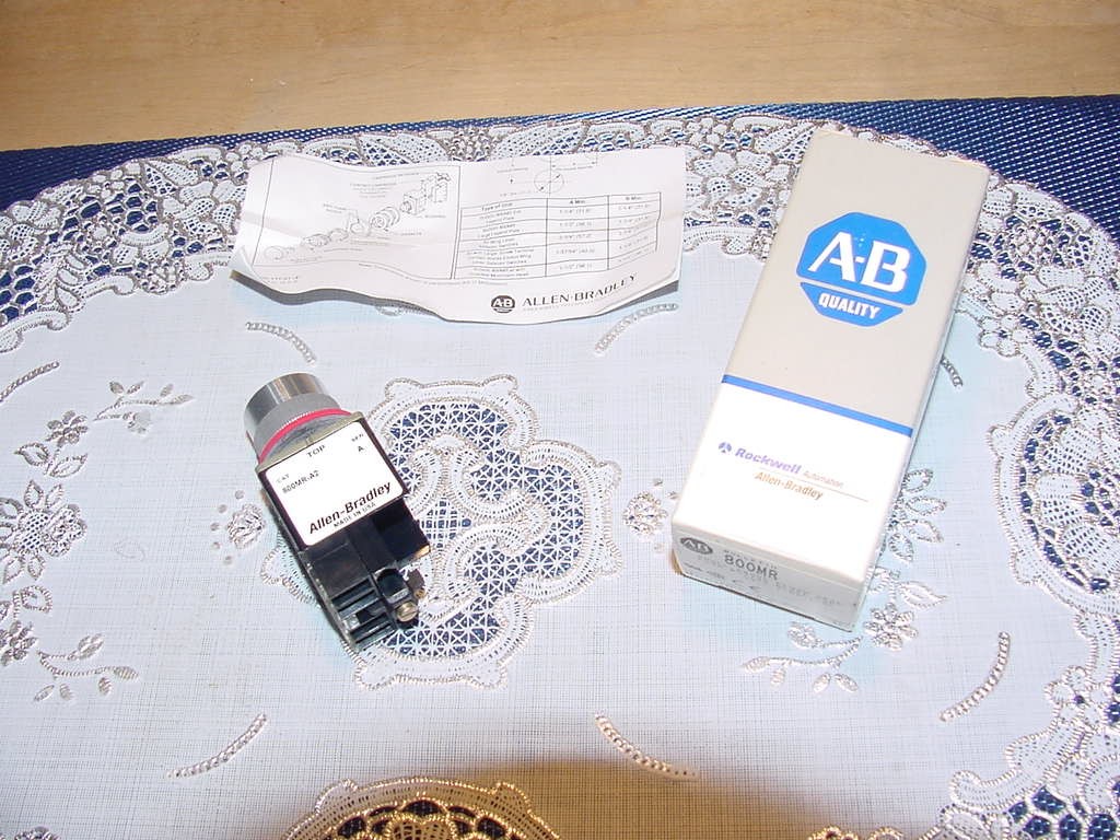 Allen Bradley 800MR-A2A, 22.5 mm, Momentary Contact Push Button, Flush, Black