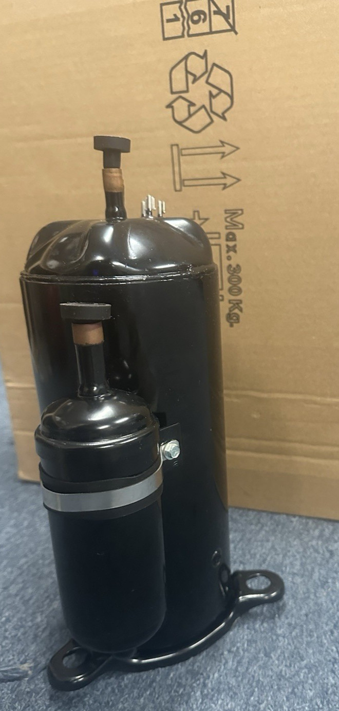 GMCC ( AC ) Compressor 220v Rotary Part # PA205M2A