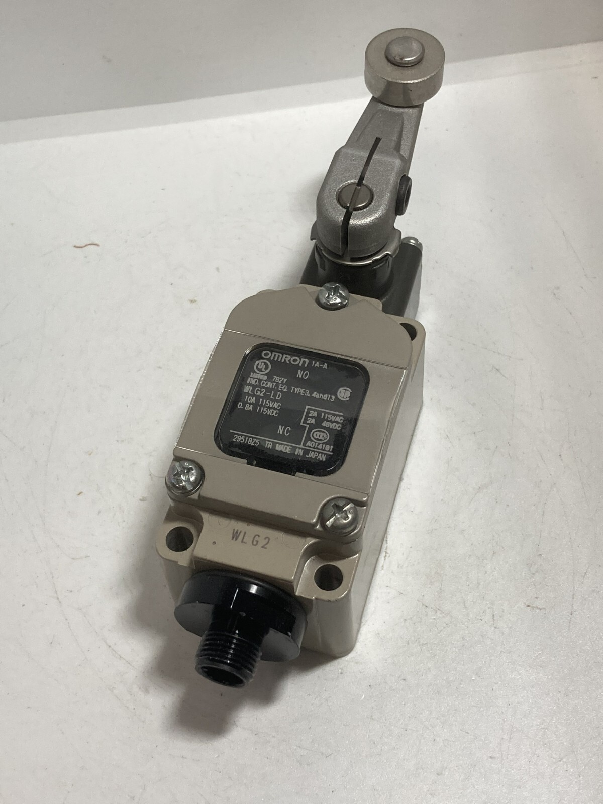 OMRON WLG2-LD LIMIT SWITCH 10A-115VAC 0.8A-115VDC NC/NO ROLLER LEVER NNB
