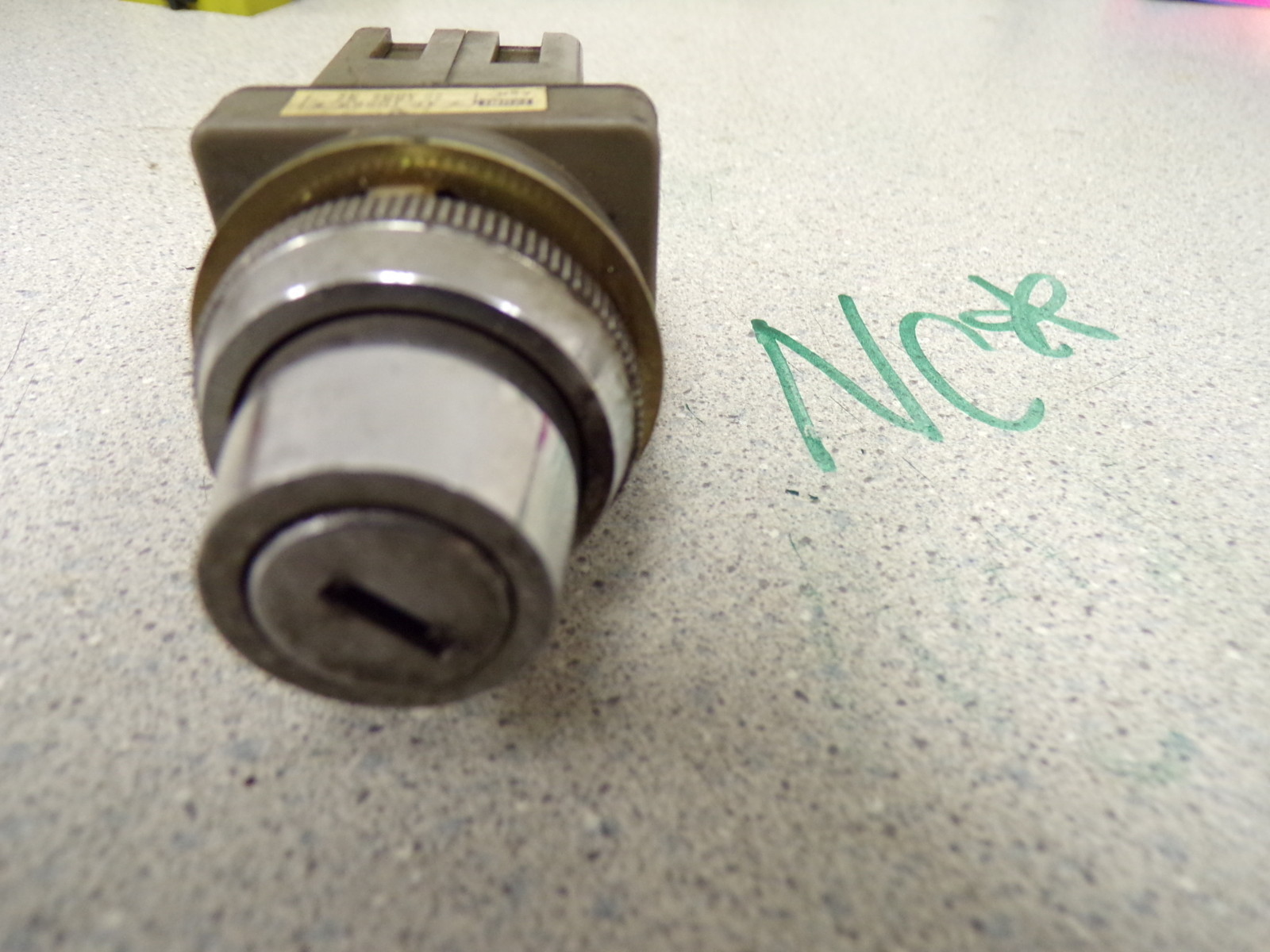 Izumi 802C/ASN 41-10569 Key Button Lock Switch *FREE SHIPPING*
