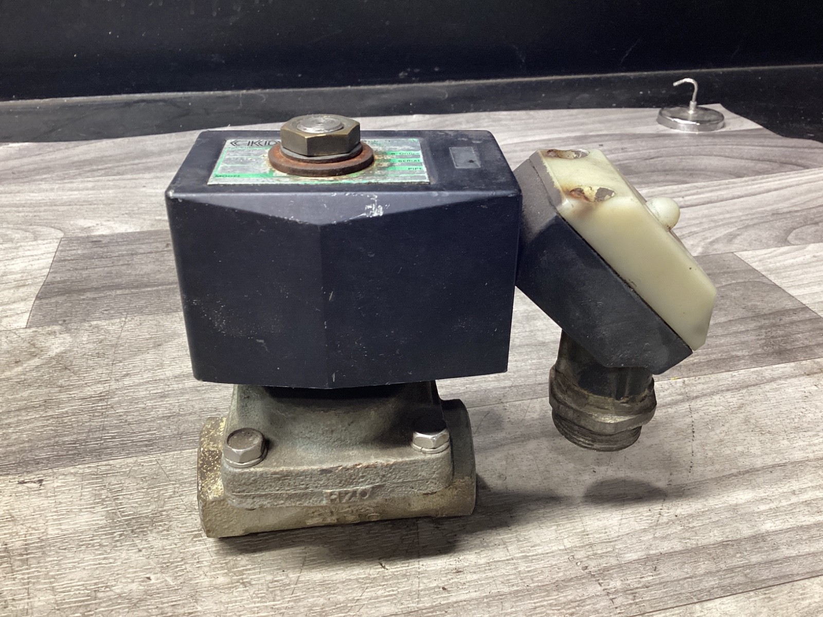 CKD APK11-20A 24VDC SOLENOID VAVE #126D72PR5