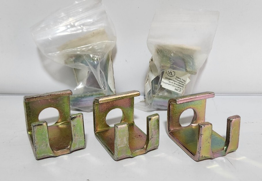 [Lot of 5] Homaco/Ortronics 1.5″ Open Clip, Stringer, Runway (P406395H)