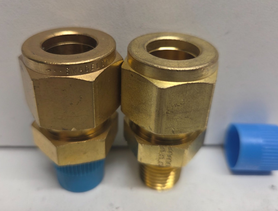 LOT OF 2 NEW NO BOX! SWAGELOK/PARKER 1/2″ TUBE X 1/4″ MNPT FITTINGS B-810-1-4
