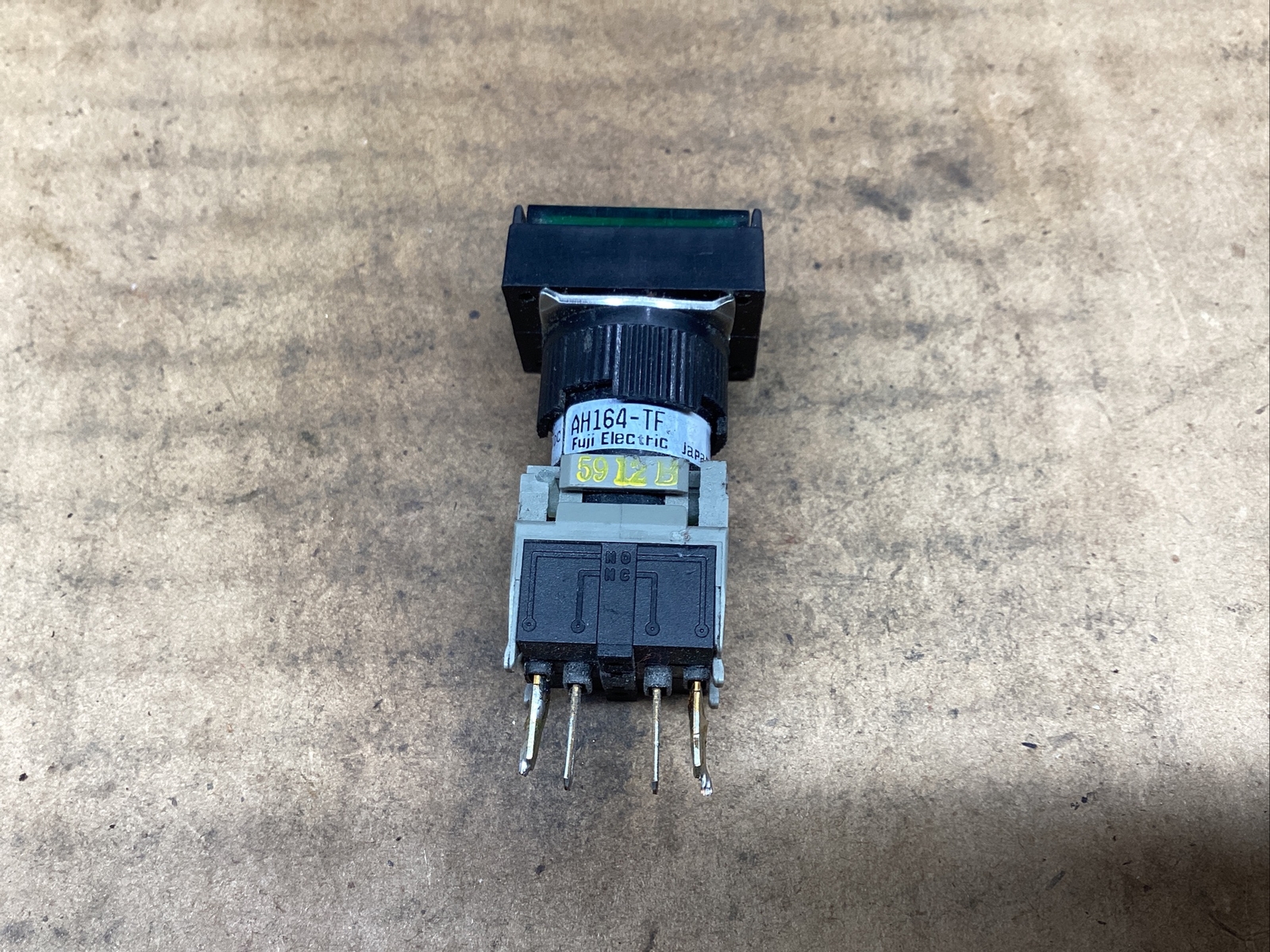 GREEN FUJI ELECTRIC AH164-TF LED LAMP SWITCH #809M43