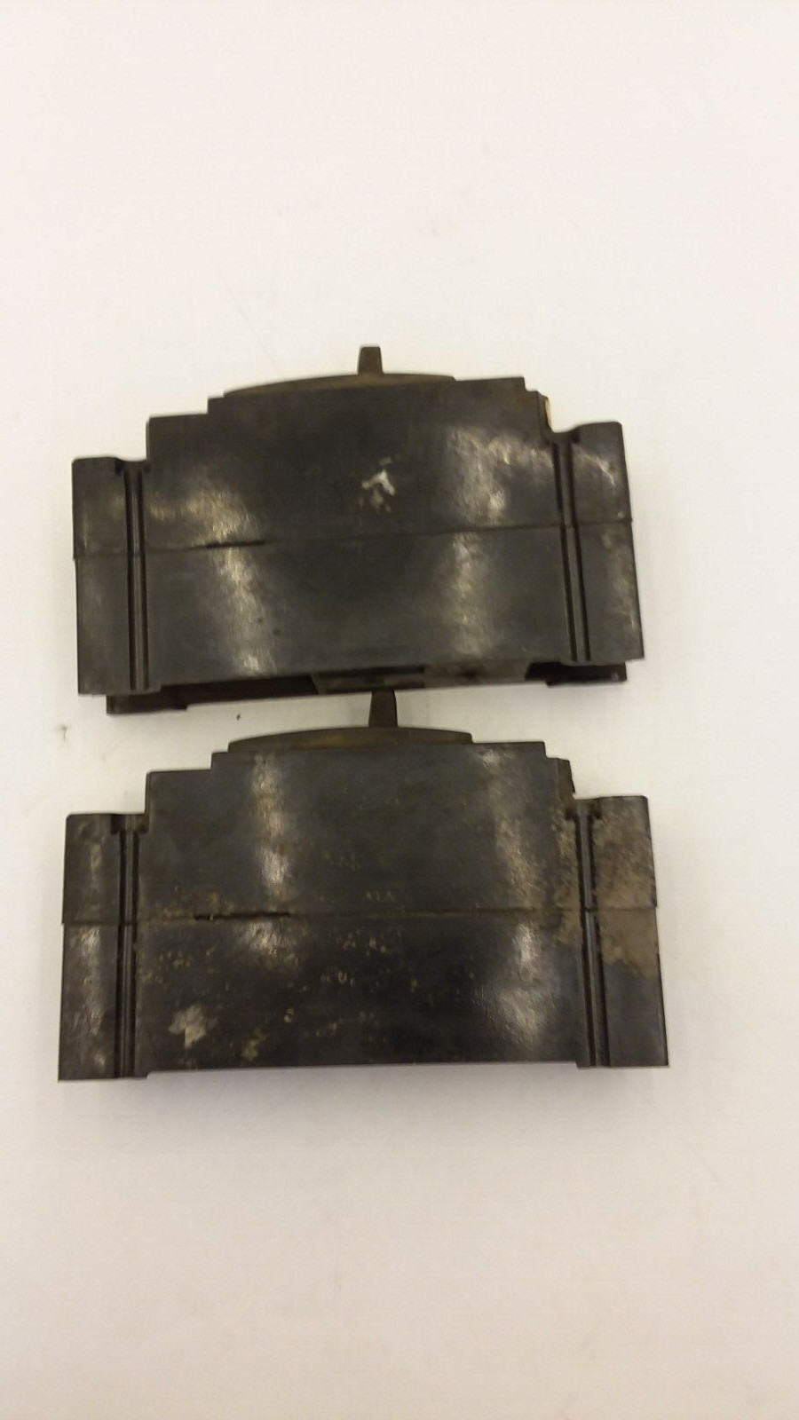 GENERAL ELECTRIC E11592-C CIRCUIT BREAKER 1 POLE 125 VOLTS 20 AMPS LOT OF 2