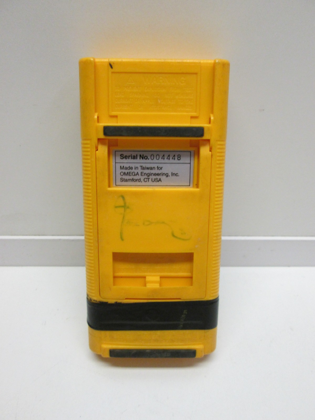 Omega HHM57A Digital Multimeter Thermometer (FREE SHIPPING) P11A