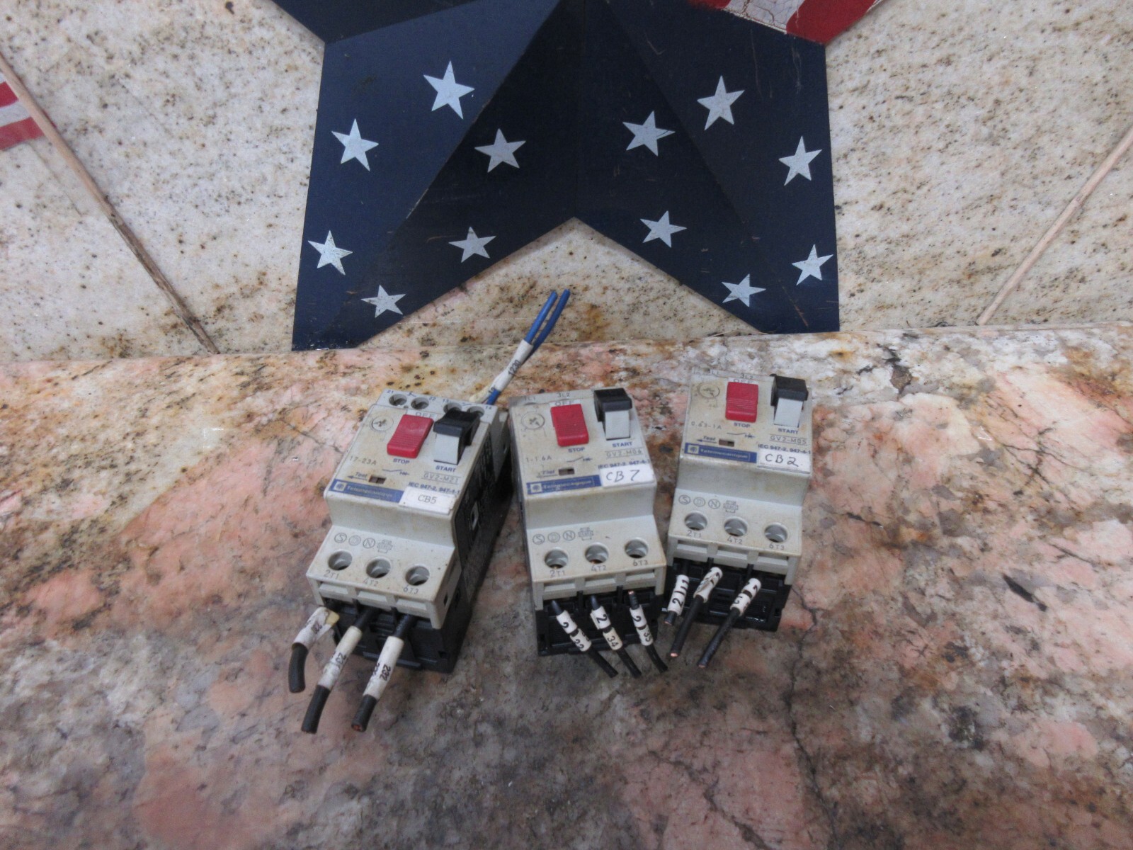 TELEMECANIQUE CONTACTOR 0.63-1A GV2-M05 CB2 GV2-M06 M21 LOT OF 3 PIECES
