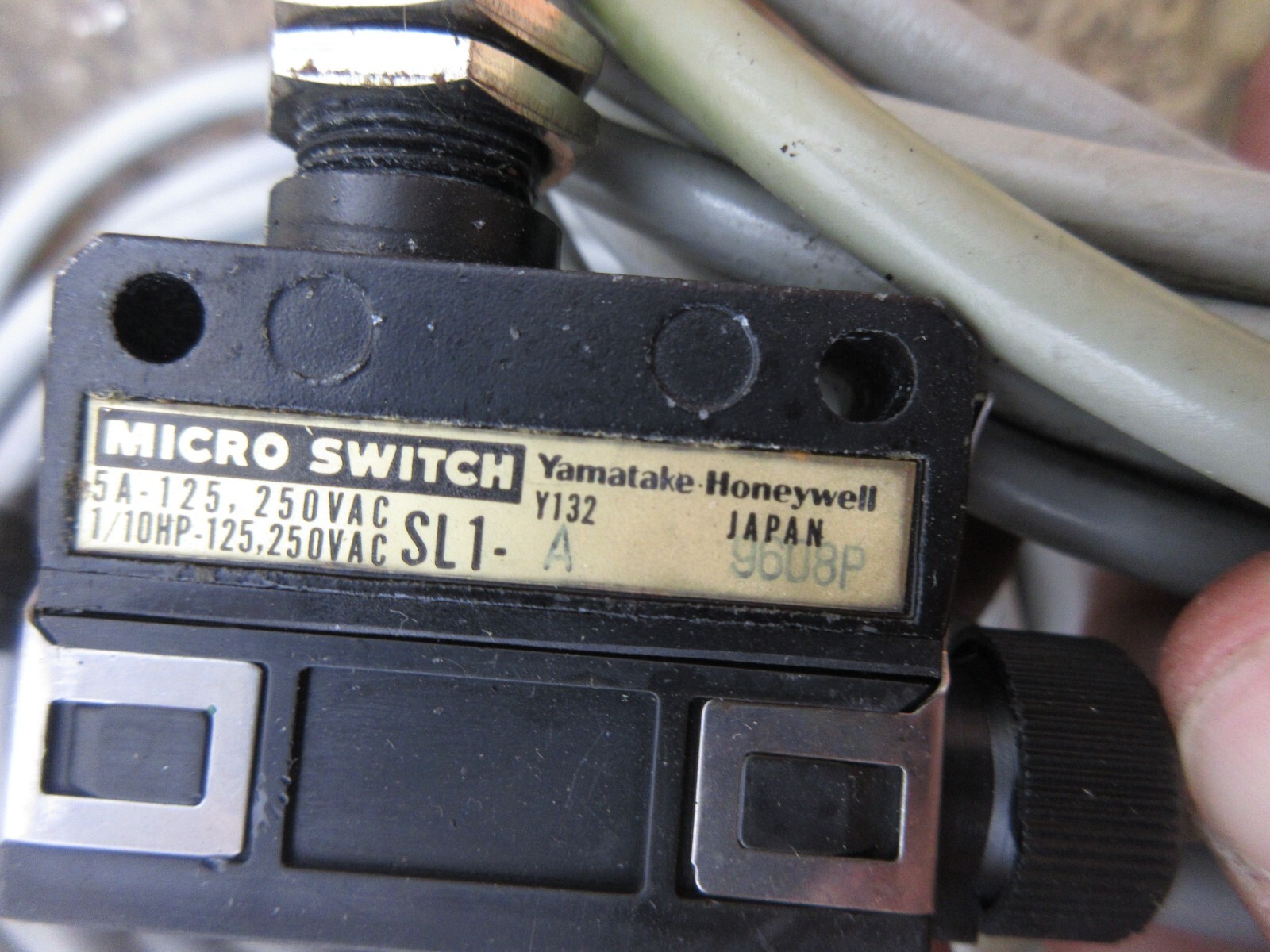 1996 CINCINNATI ARROW 500 YAMATAKE MICRO SWITCH SL1 Y132 LOT OF 7 PIECES