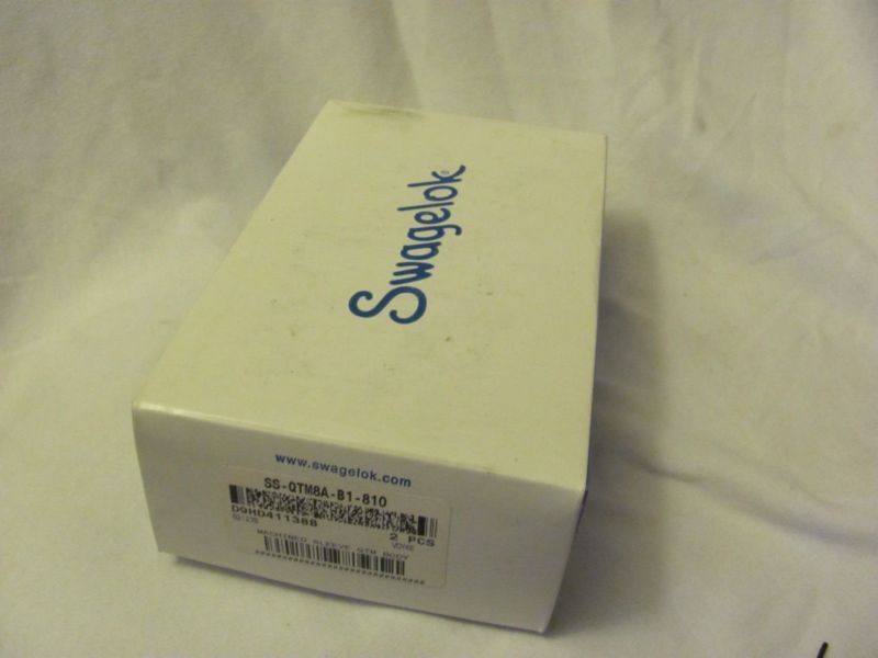 Swagelok SS-QTM8A-B1-810 Stainless Sealed Quick Connect Bulkhead Body