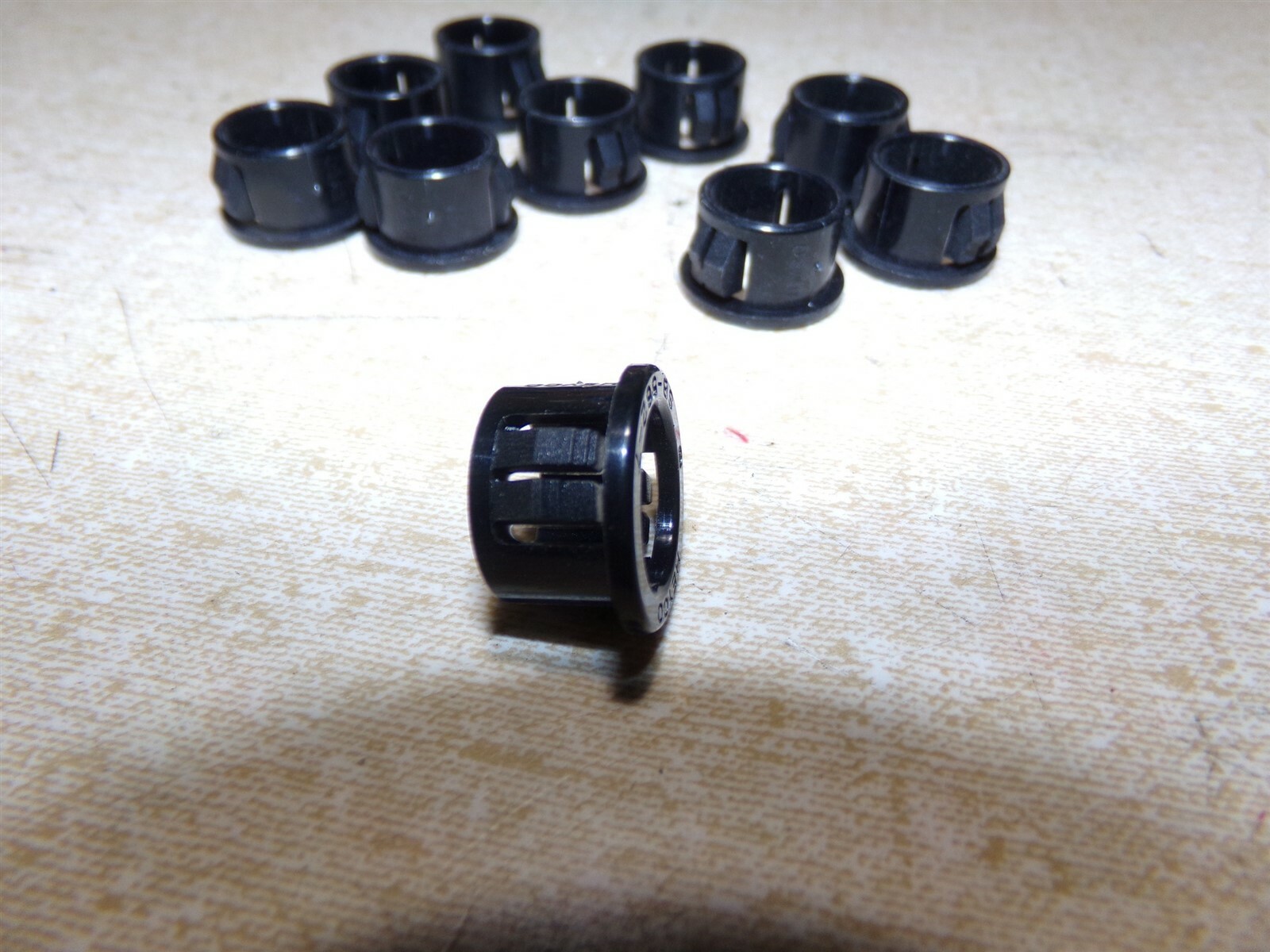 NEW Heyco Hey2066 Bushing 9/16″ OD 7/16 ” ID Lot of 10 *FREE SHIPPING*