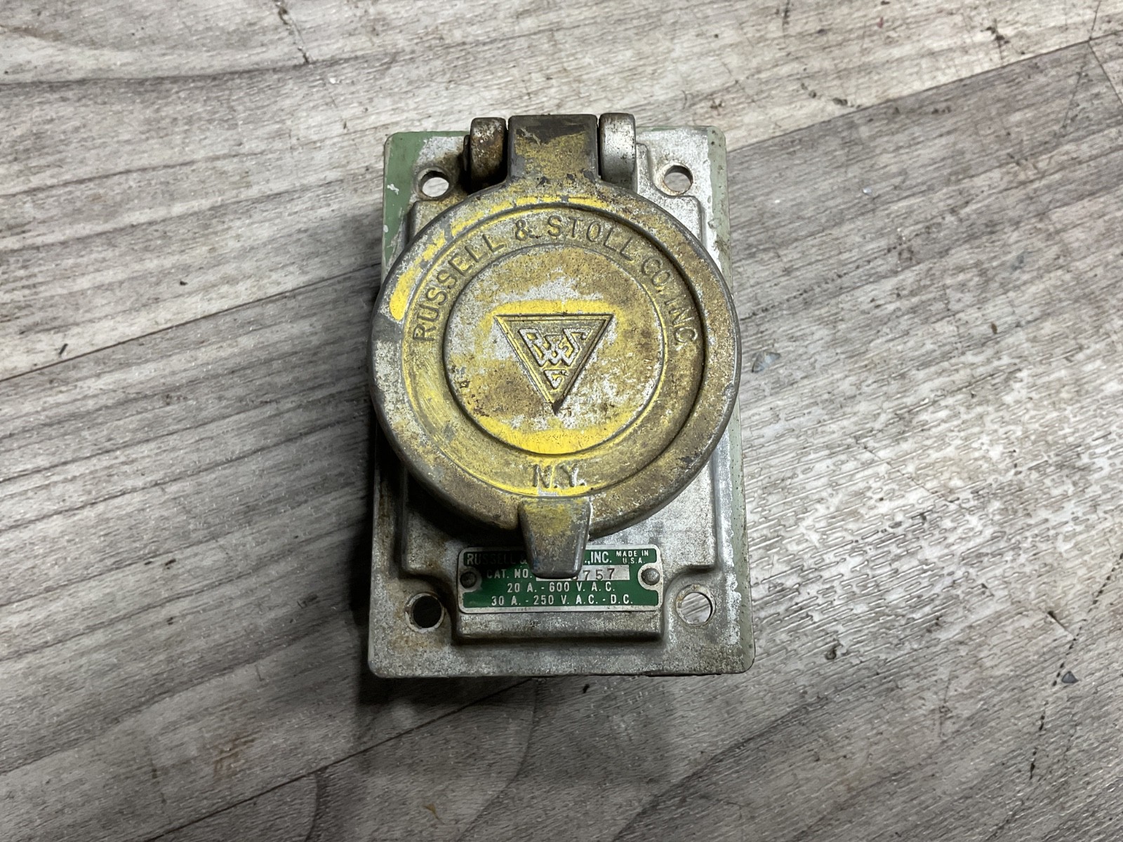 RUSSELL & STOLL SKR8G MULTI PIN RECEPTACLE 30A 250V #326M115