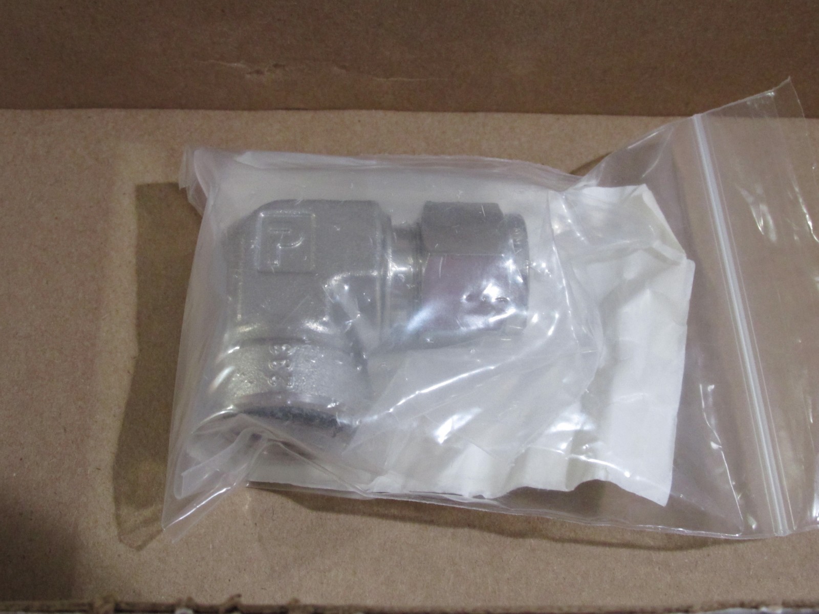 NEW PARKER 8FEL8N-316-C1 3/4″ FEMALE NPT 90° STAINLESS ELBOW TO 1/2″ OD