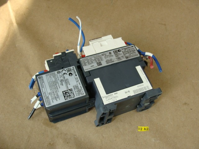 SCHNEIDER LC1D09/LAD4TBDL CONTACTOR 24VDC W/OVERLOAD RELAY LR3D10