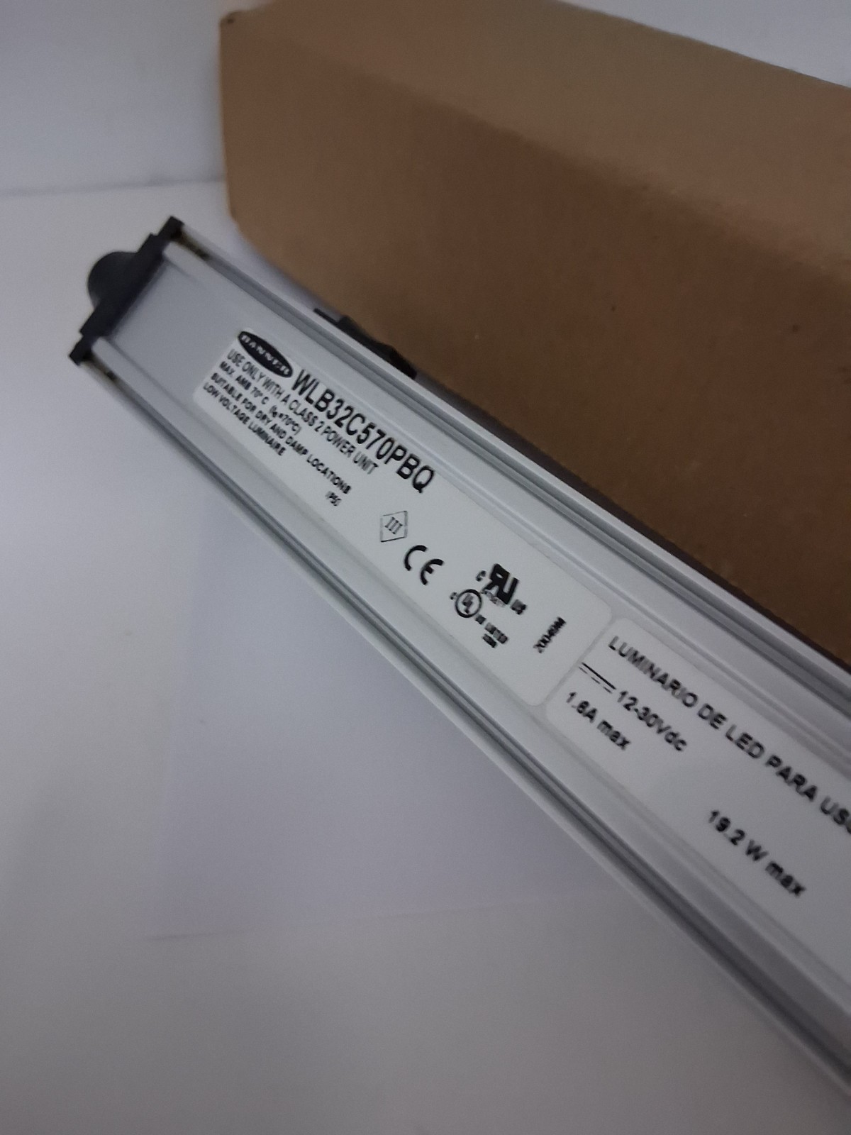 BANNER WLB32C570PBQ WORKSTATION LIGHT BAR ADJ LED 12-30VDC 570MM L WHITE NIB