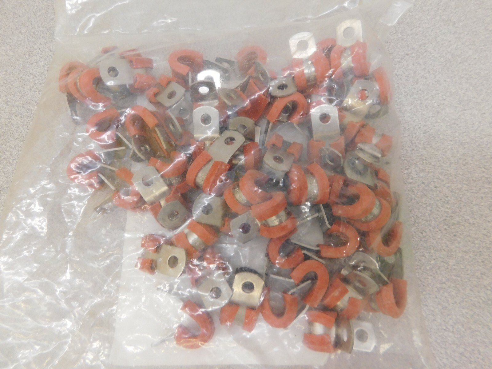 Pro-Grade Cushion Clamp 50Pk 1/4″ Pipe 1/4″ Rod STAR-SS-4HT