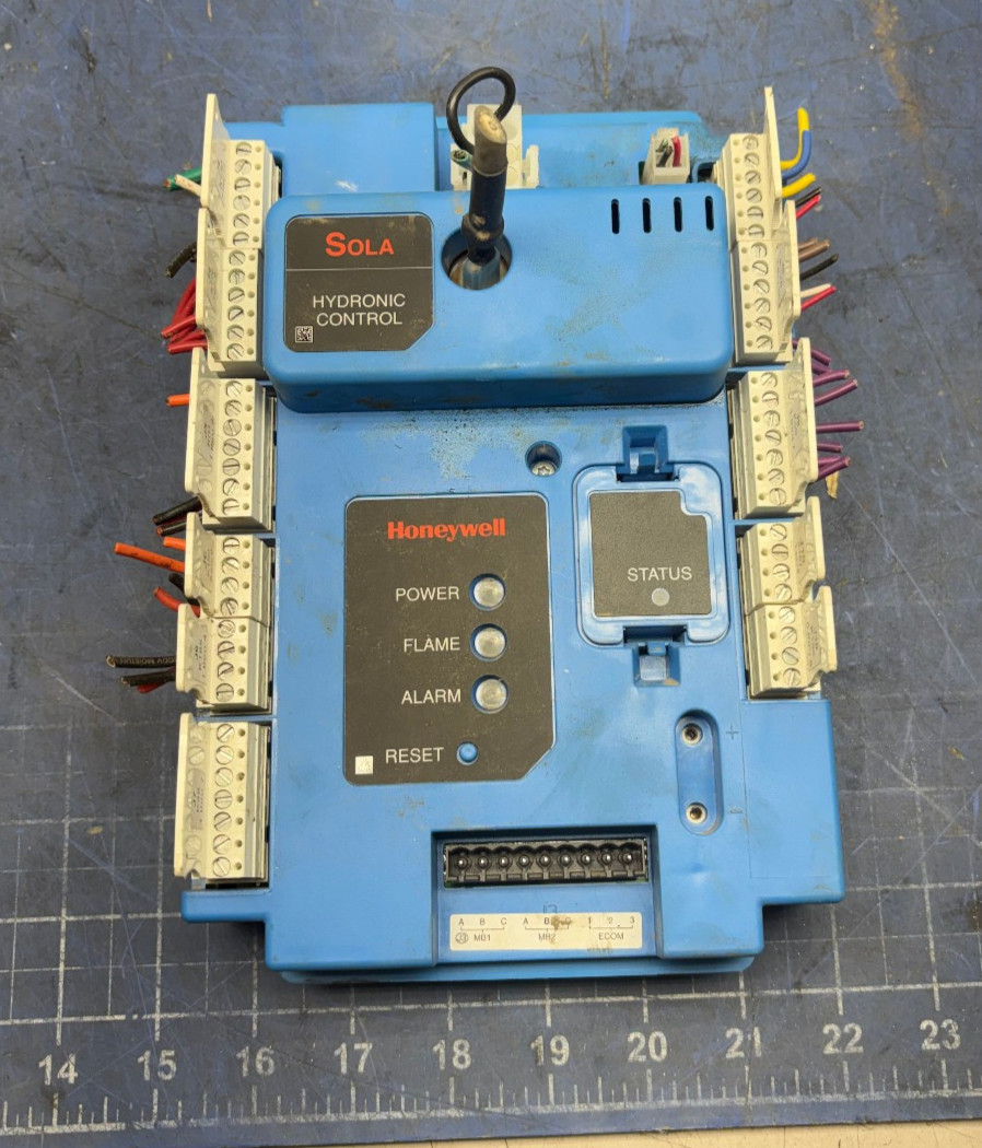 HONEYWELL SOLA HYDRONIC CONTROL R7910A1027 *SEE PICTURES*