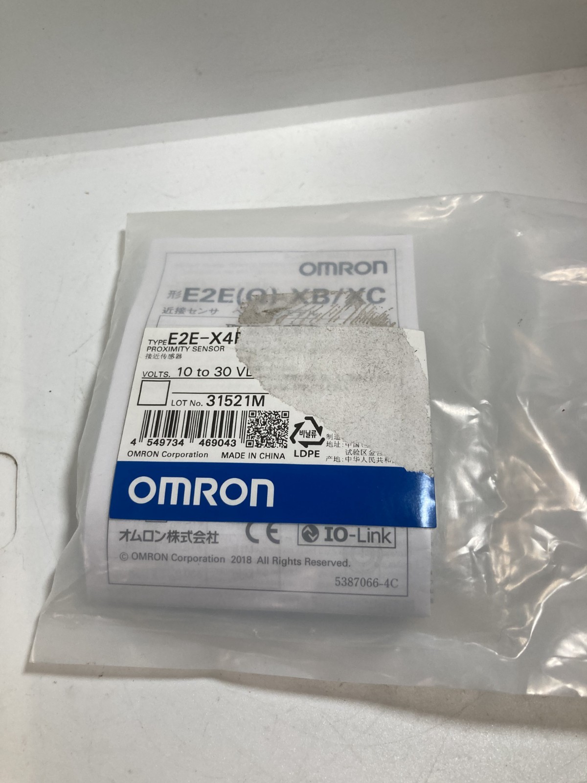 OMRON E2E-X4B1D8-M1 PROXIMITY SENSOR 10-30VDC NIB